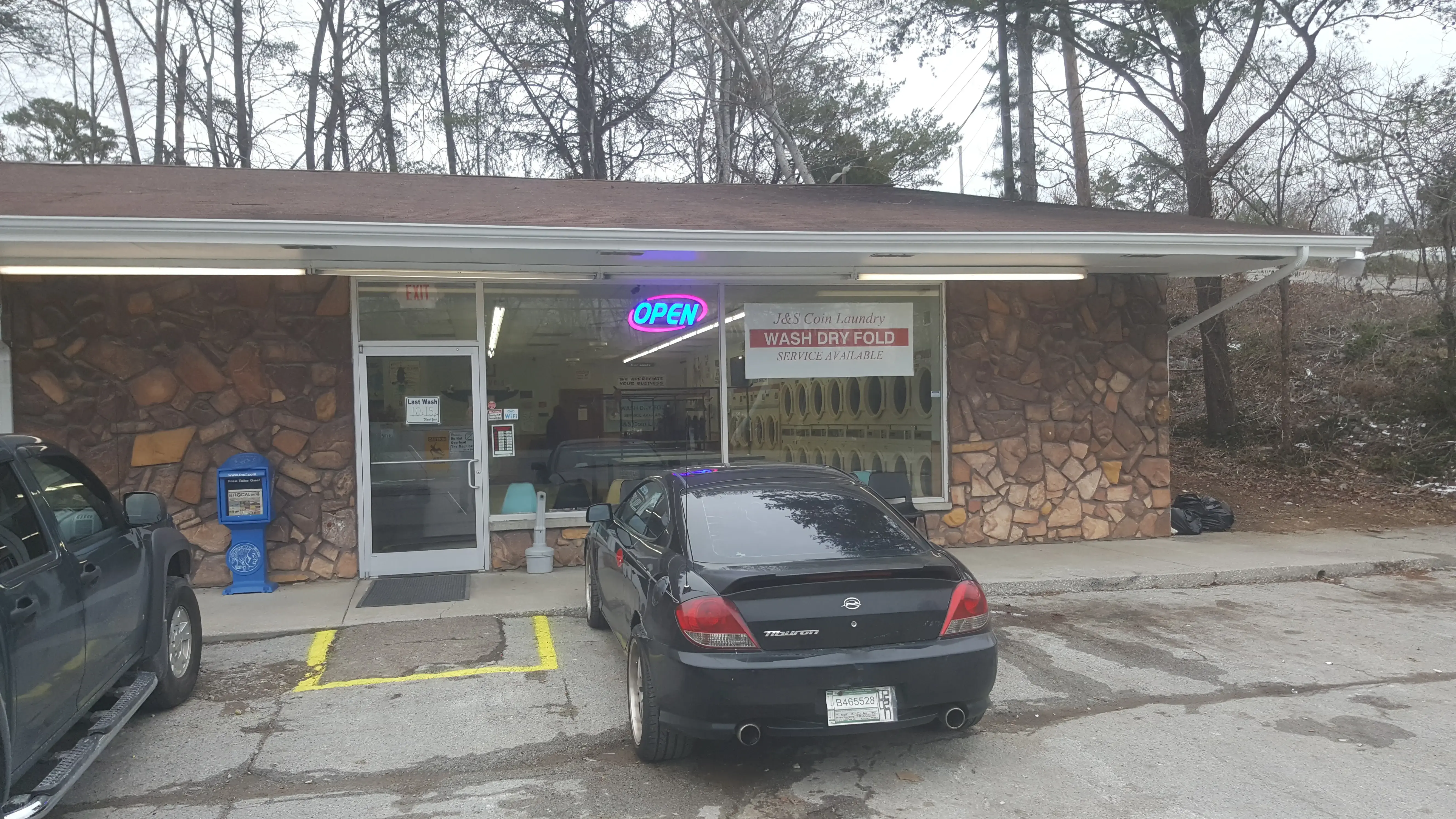 J & S Coin Laundry - Image 13