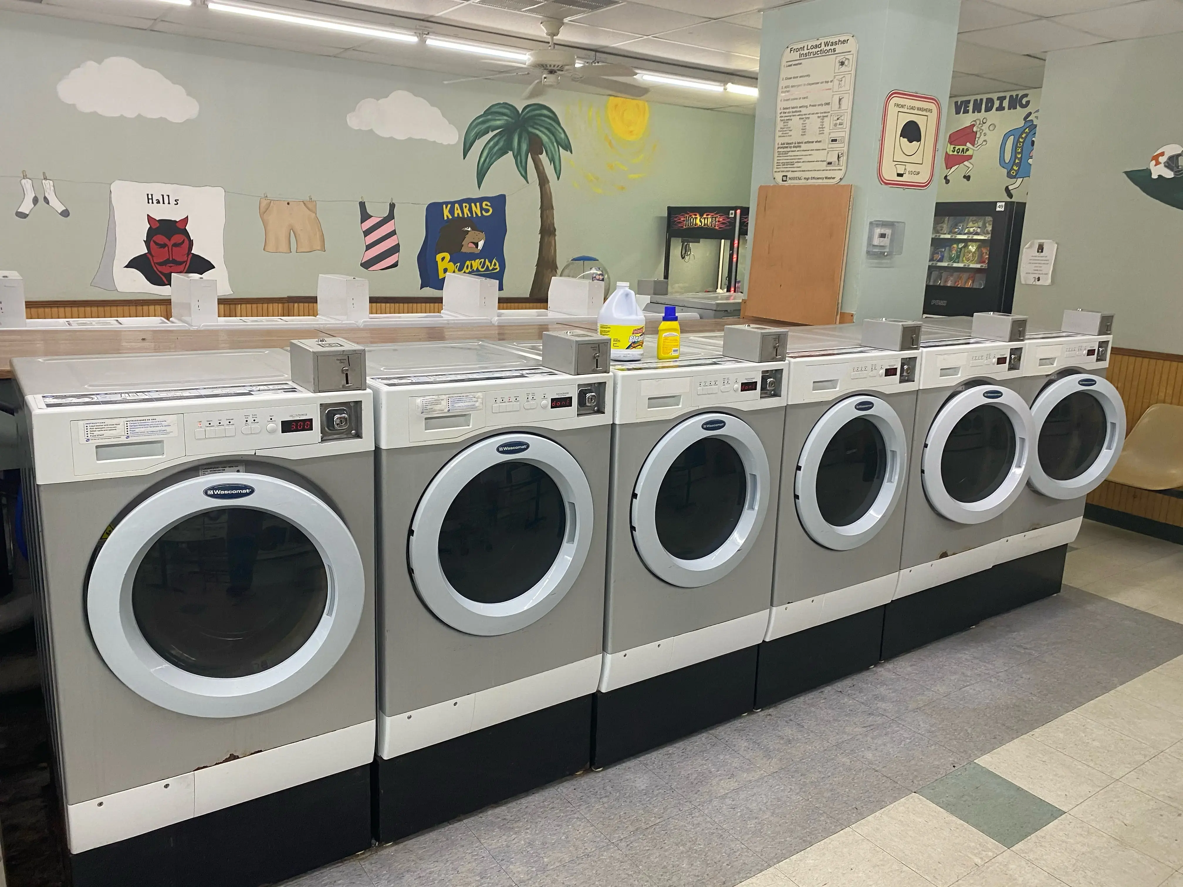 J & S Coin Laundry thumbnail 20