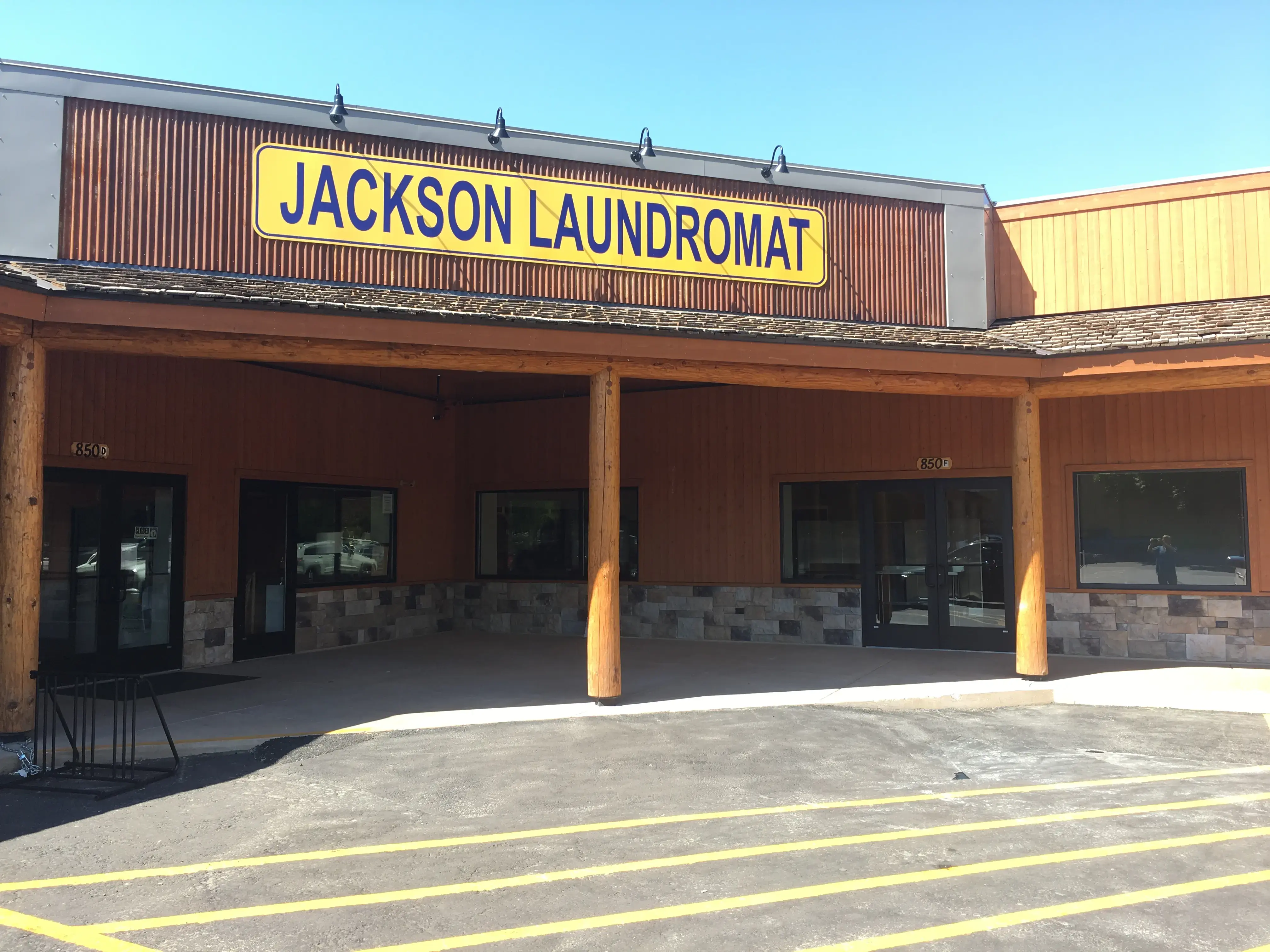 Jackson Laundromat thumbnail 3