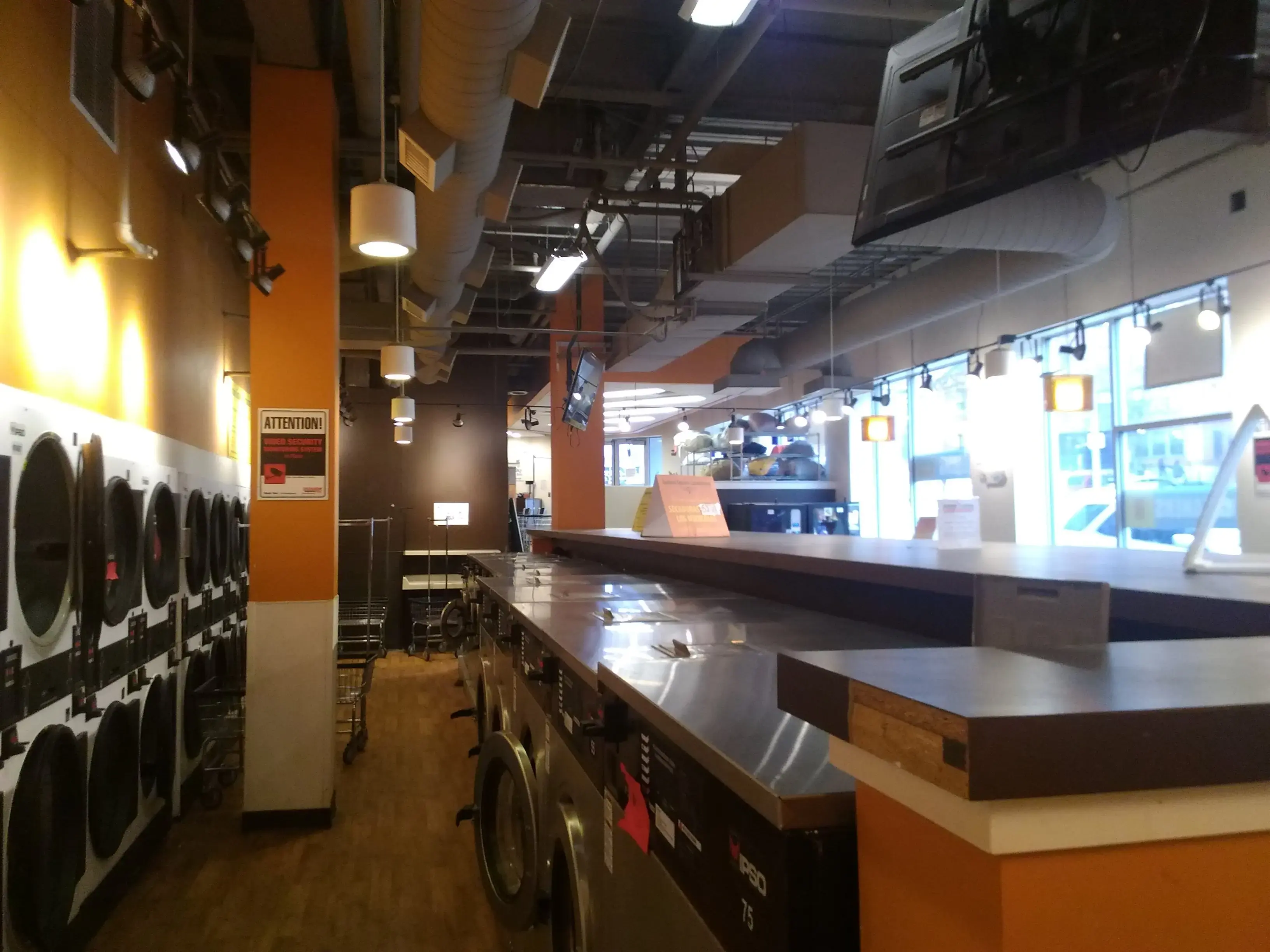Jackson Square Laundromat - Image 16