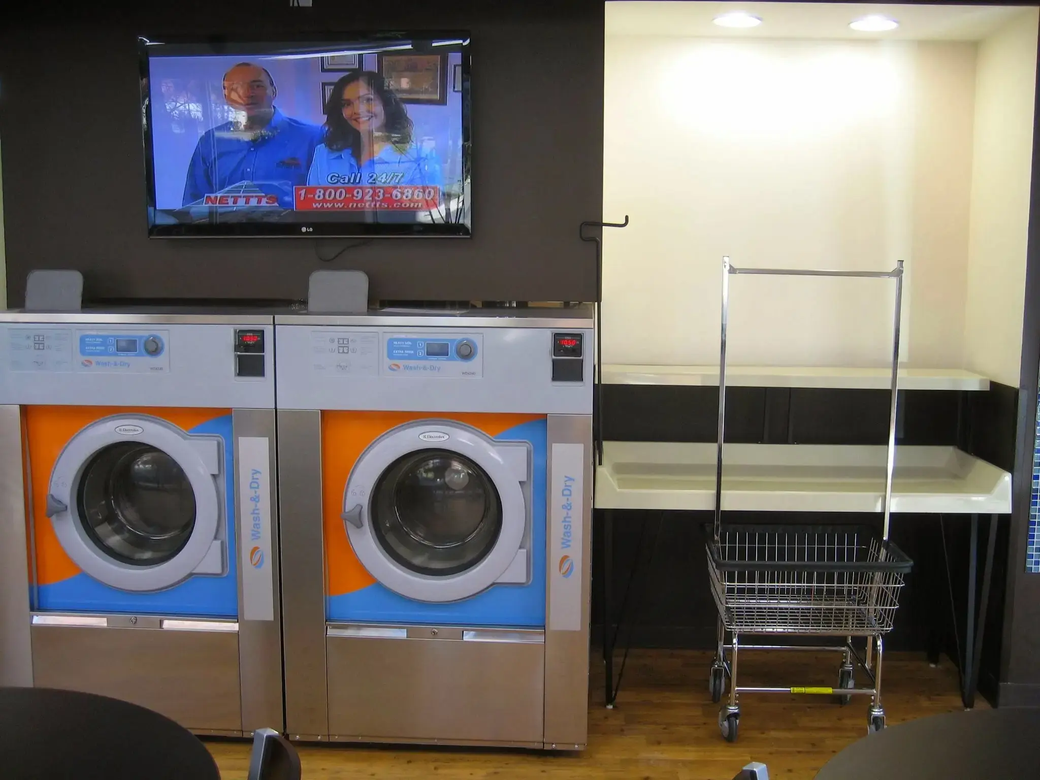 Jackson Square Laundromat - Image 5
