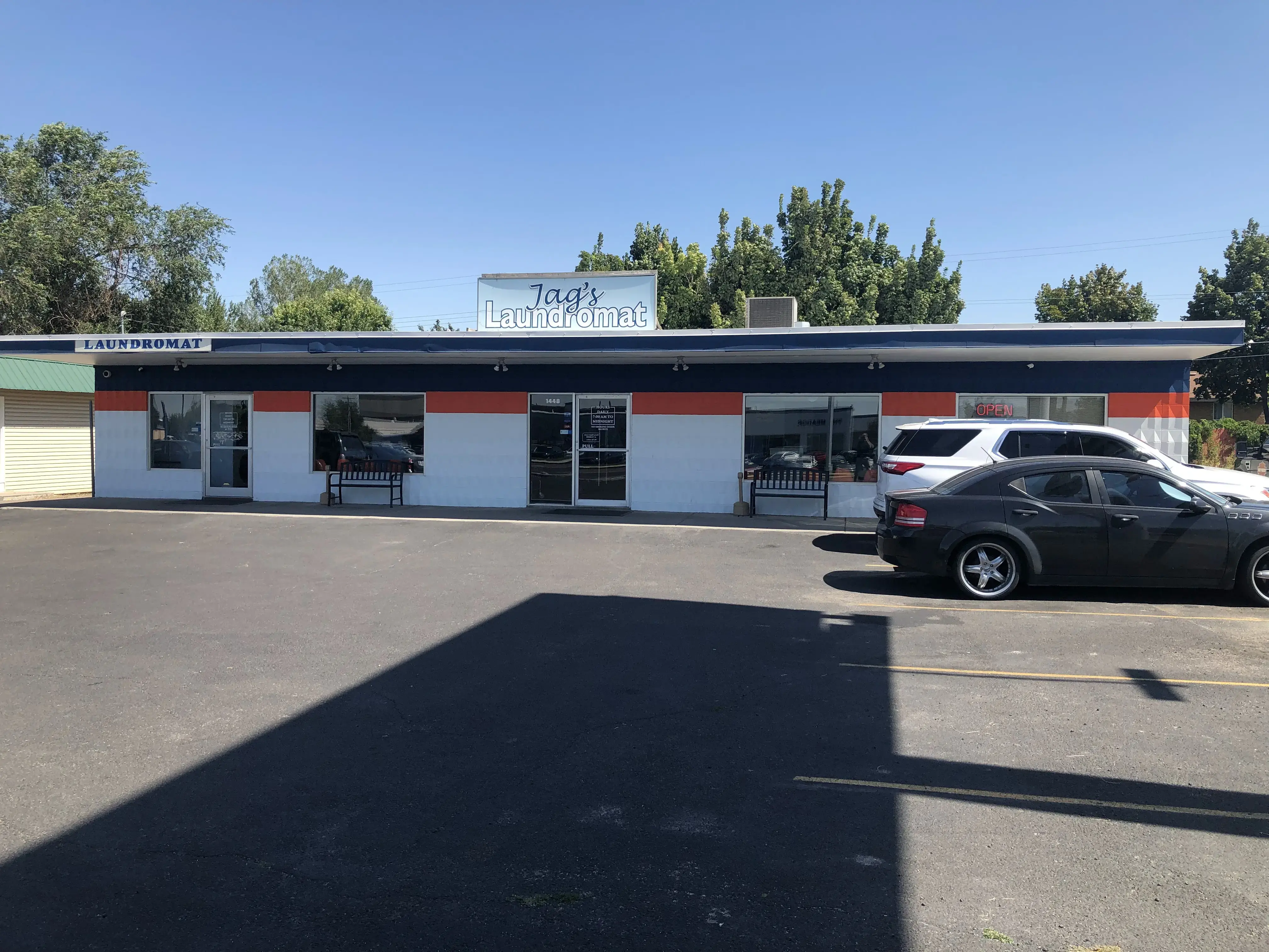 Jag's Laundromat - Image 2