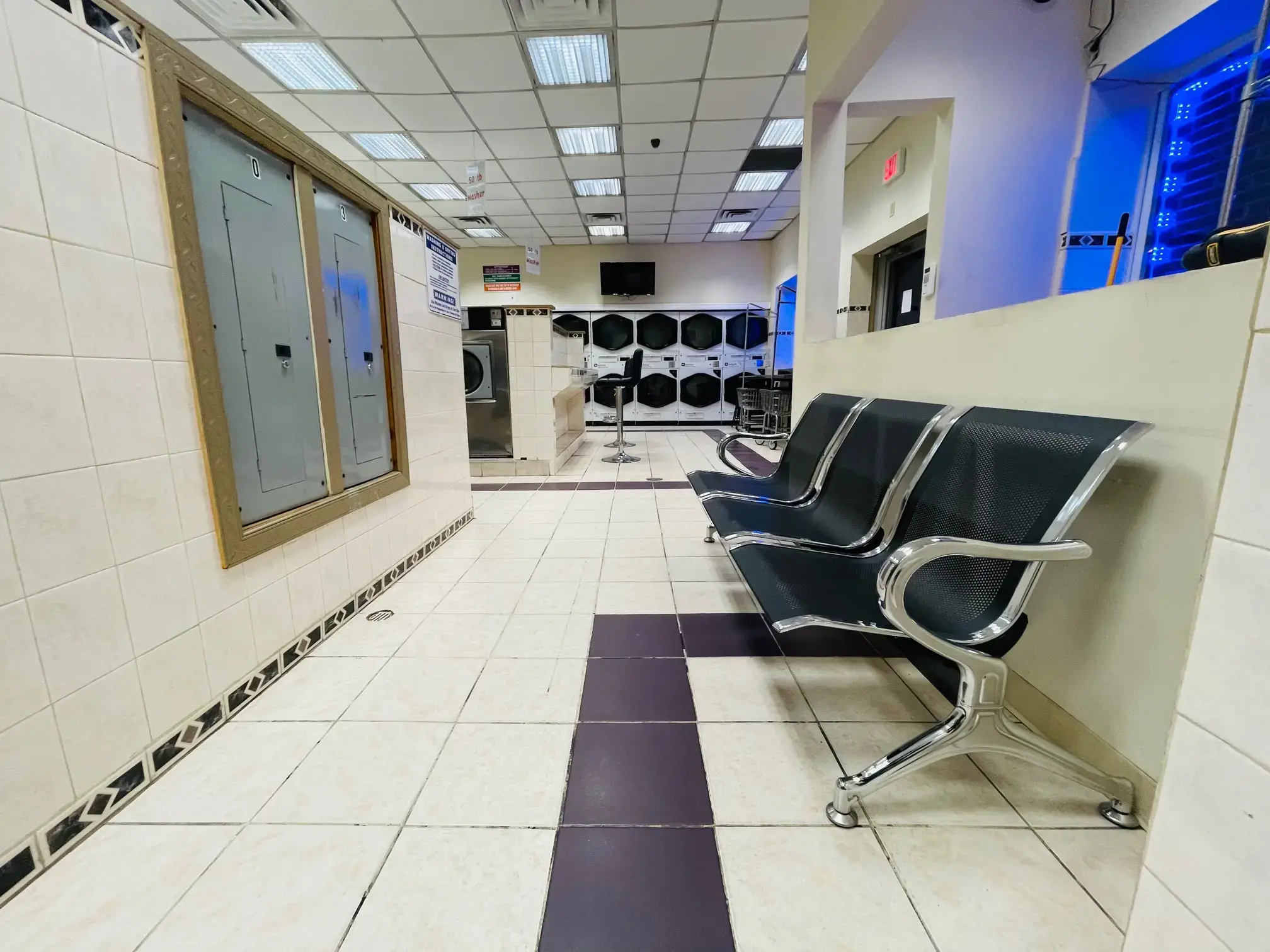 Jay’s Laundromat - Image 14