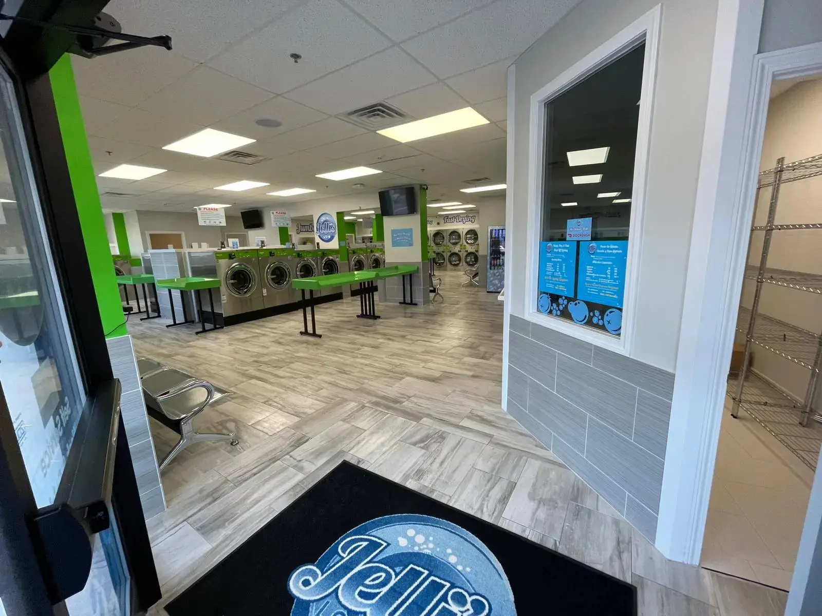 Jelli’s Laundromat - Image 15