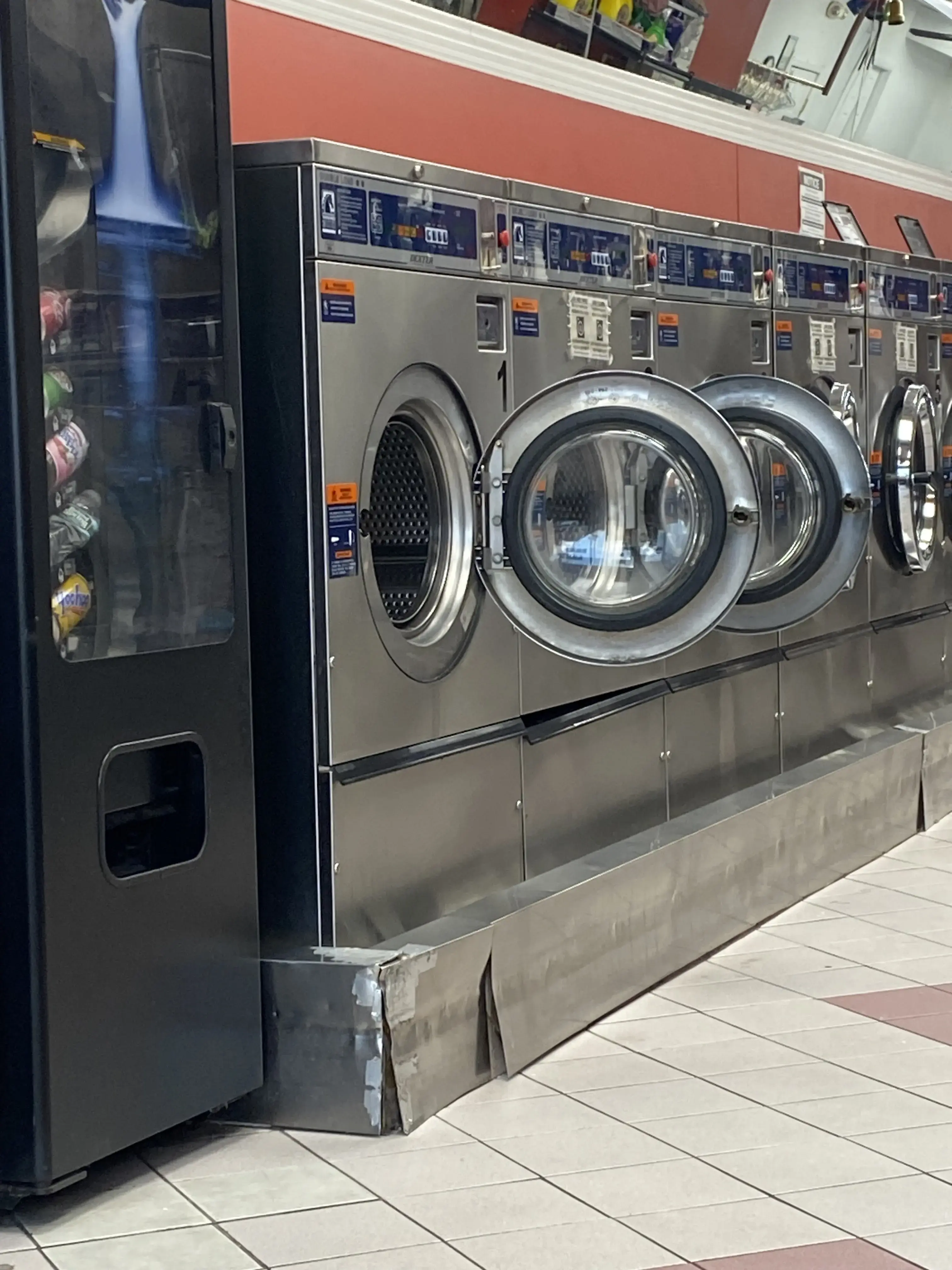 Jericho Laundromat - Image 1