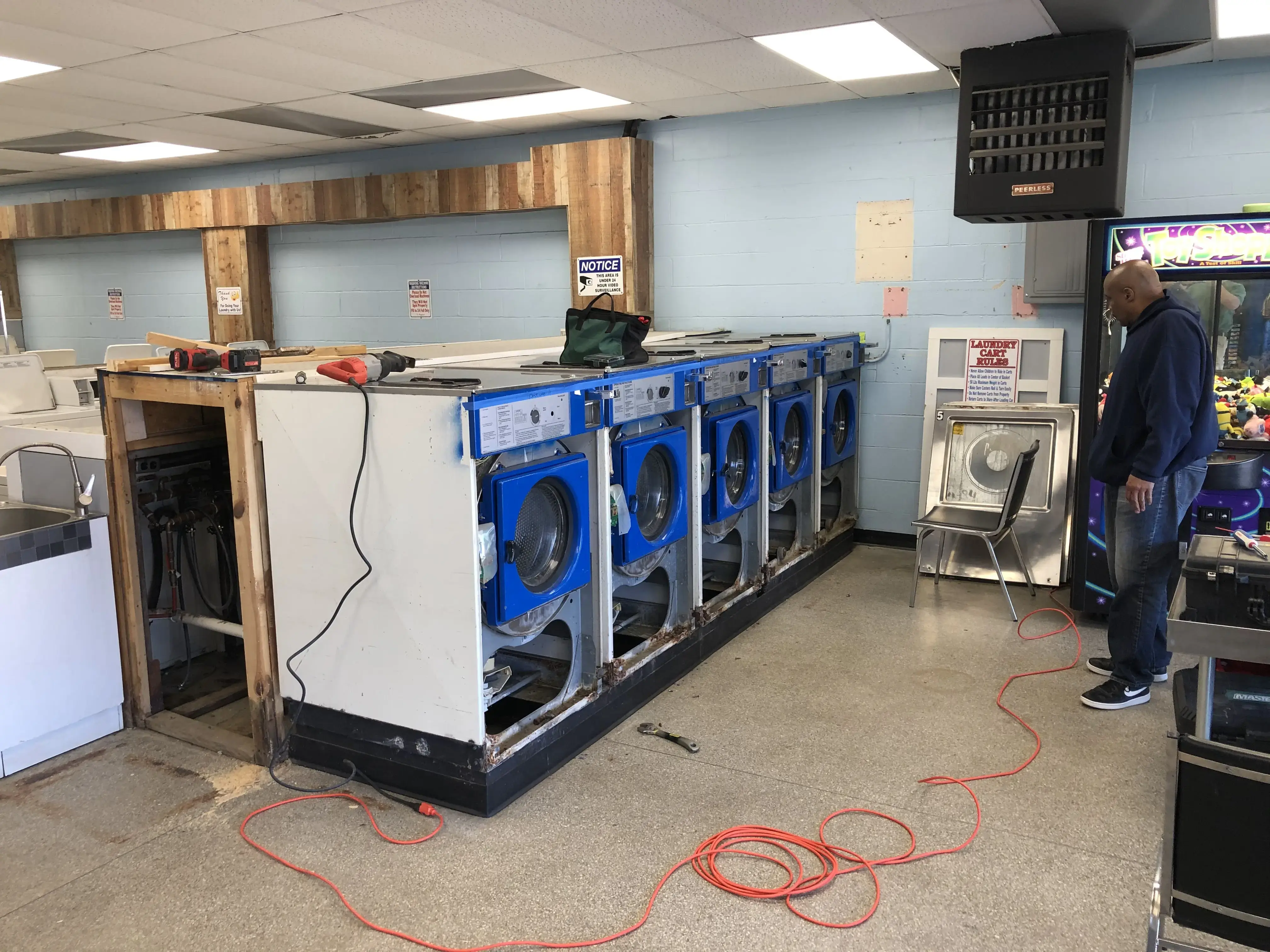 Jet Laundromat - Image 17