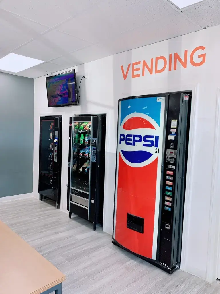 JETS LAUNDROMAT - Image 9