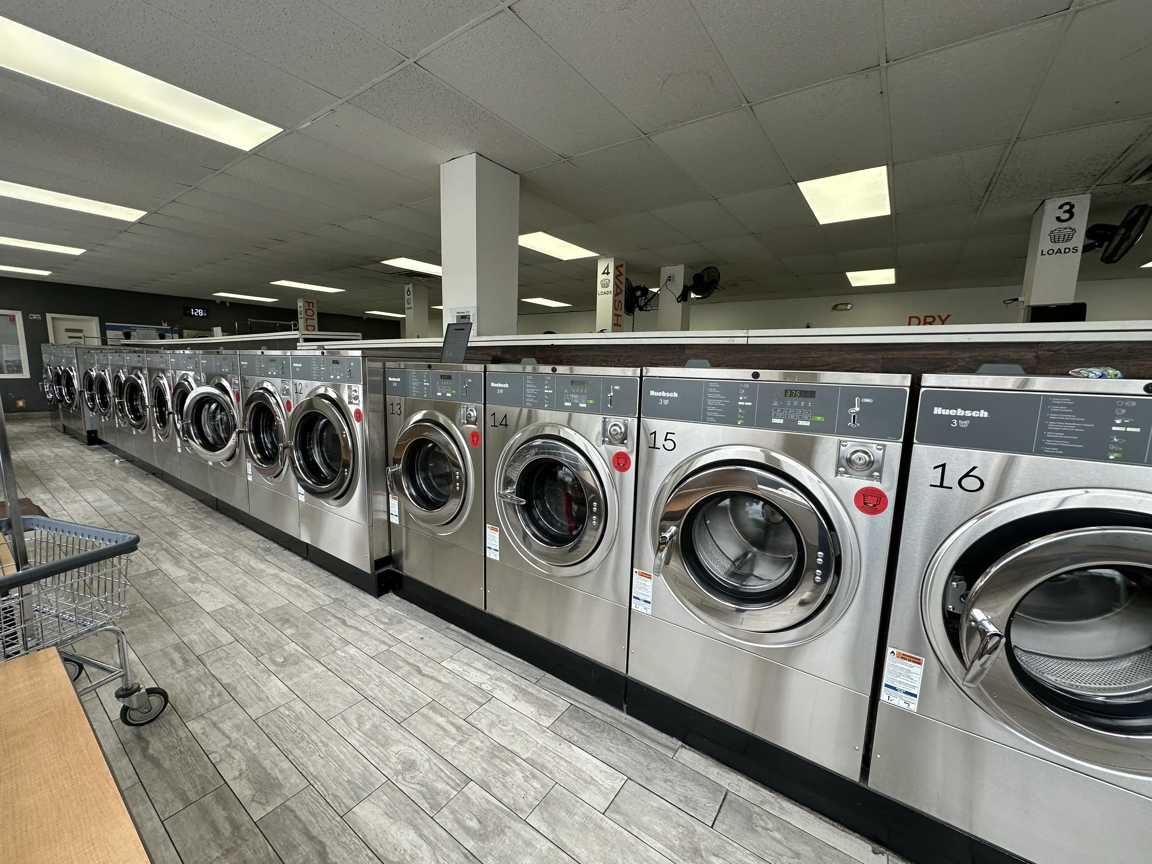 JETS LAUNDROMAT thumbnail 3