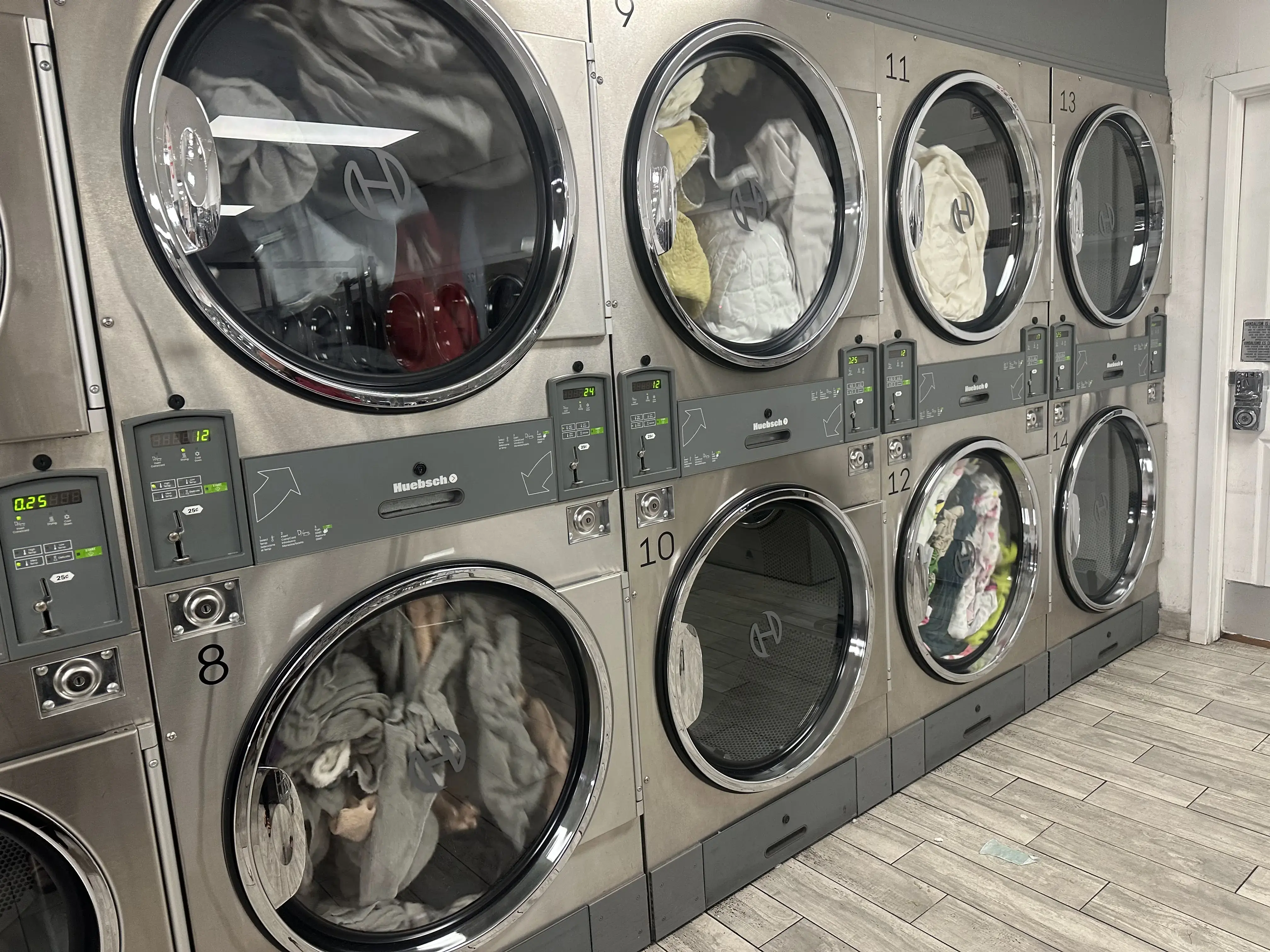 JETS LAUNDROMAT - Image 19