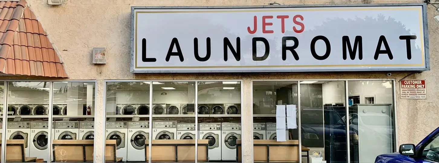 JETS LAUNDROMAT - Image 1