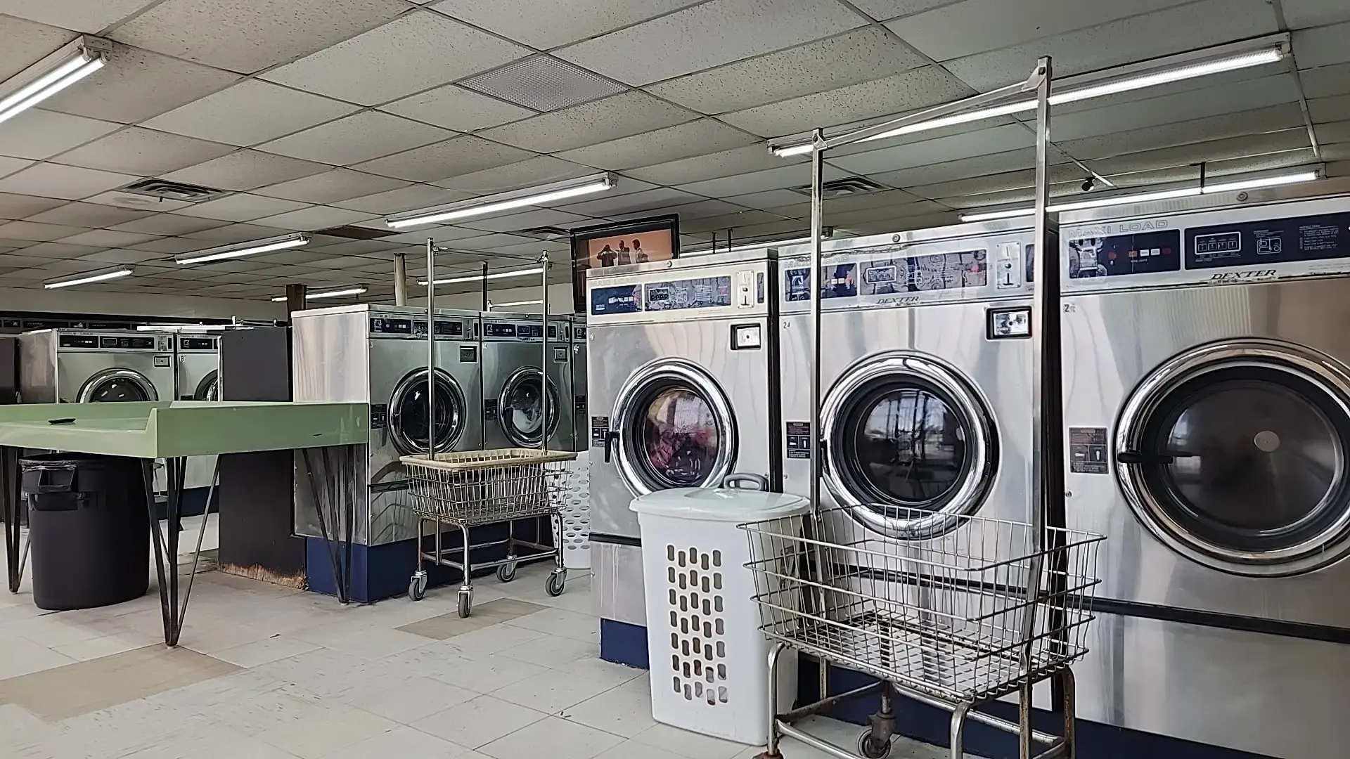 Jiffy Washateria - Image 15