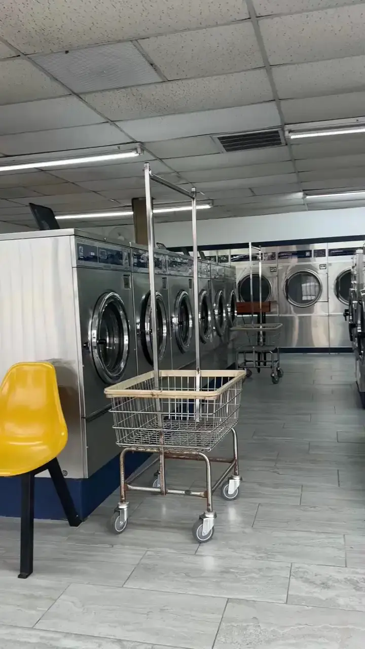 Jiffy Washateria - Image 11