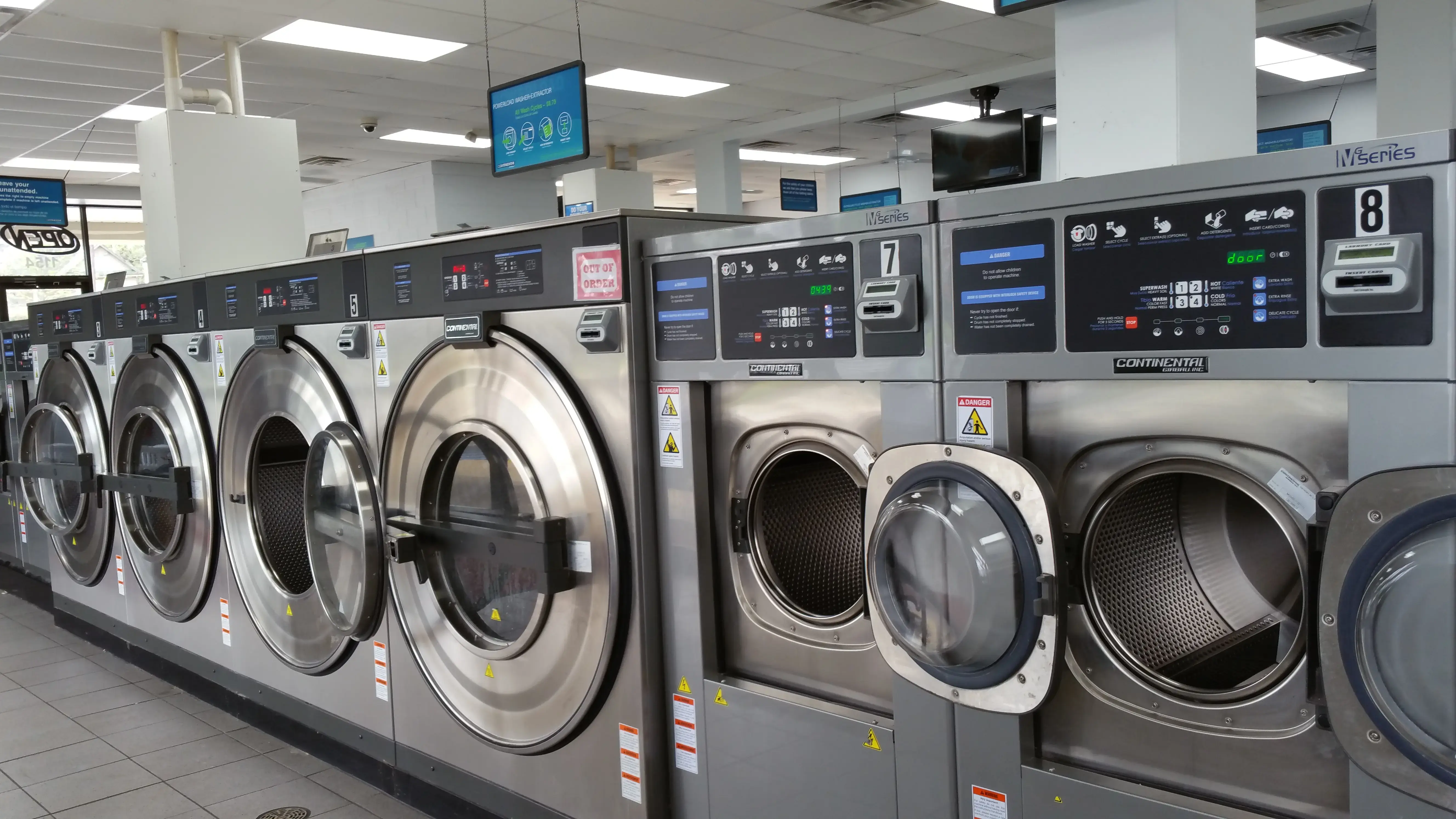 Jim Massey's University Laundromat - Image 16