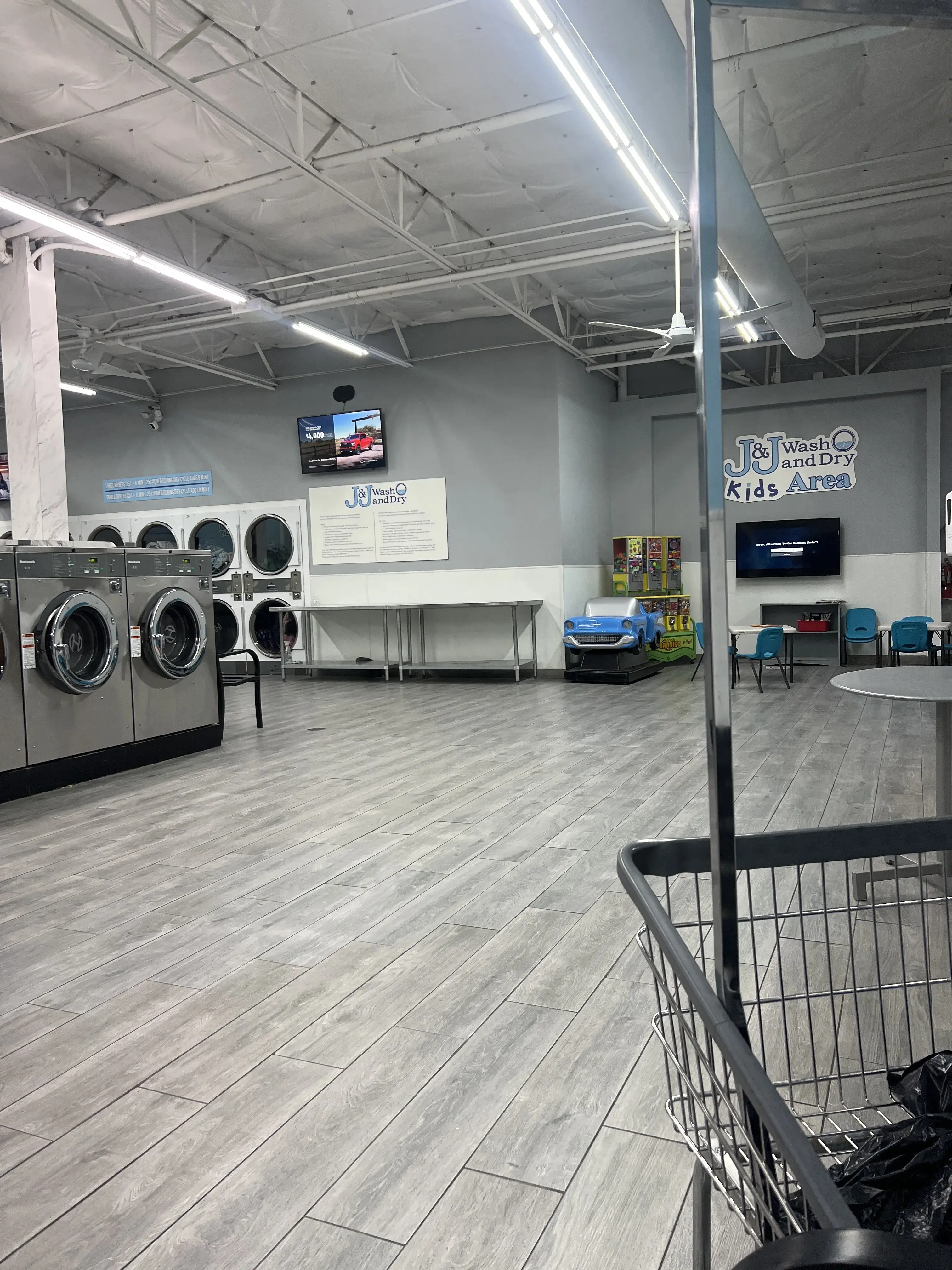 J&J Wash and Dry - Image 6