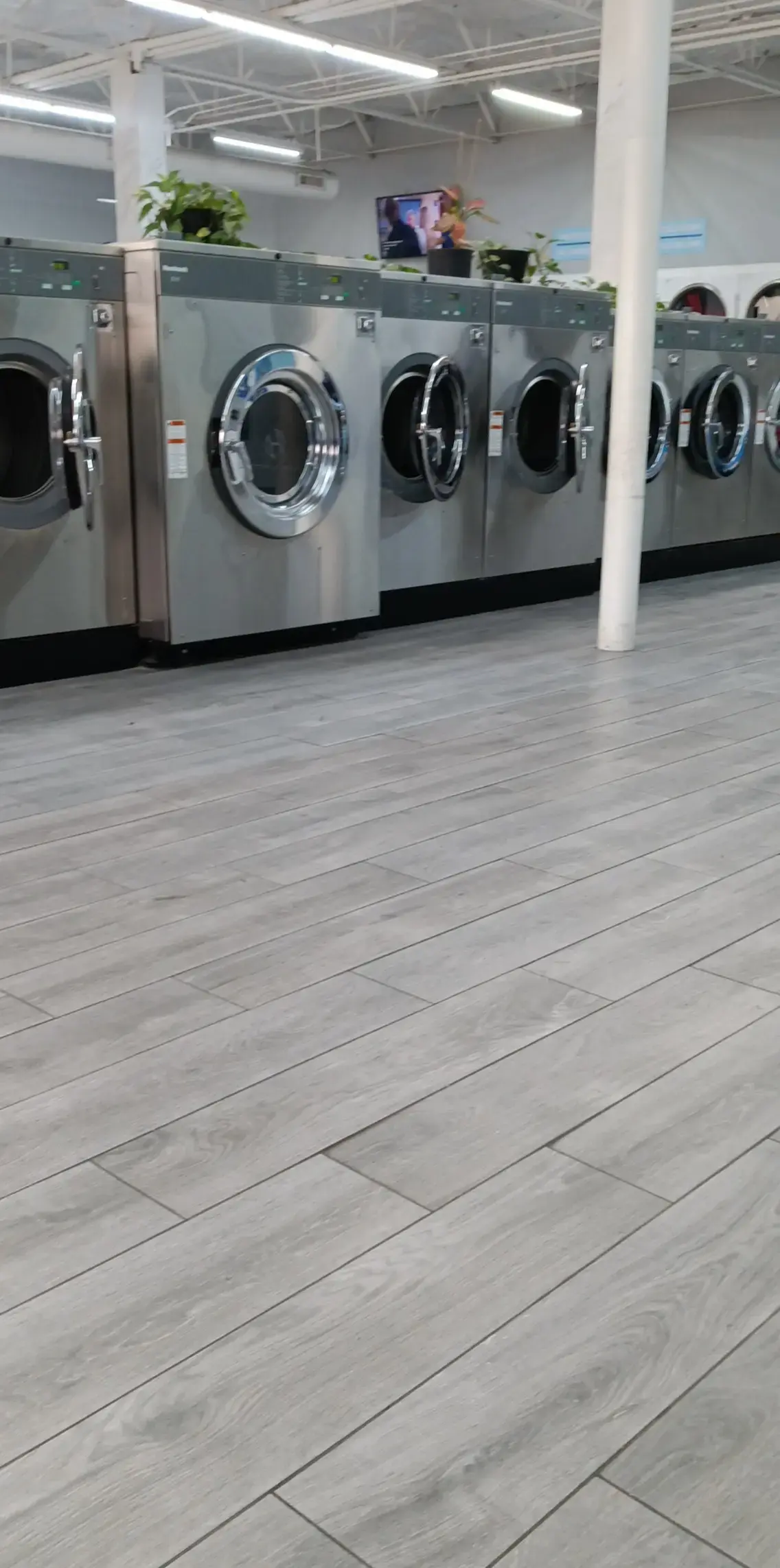 J&J Wash and Dry - Image 13