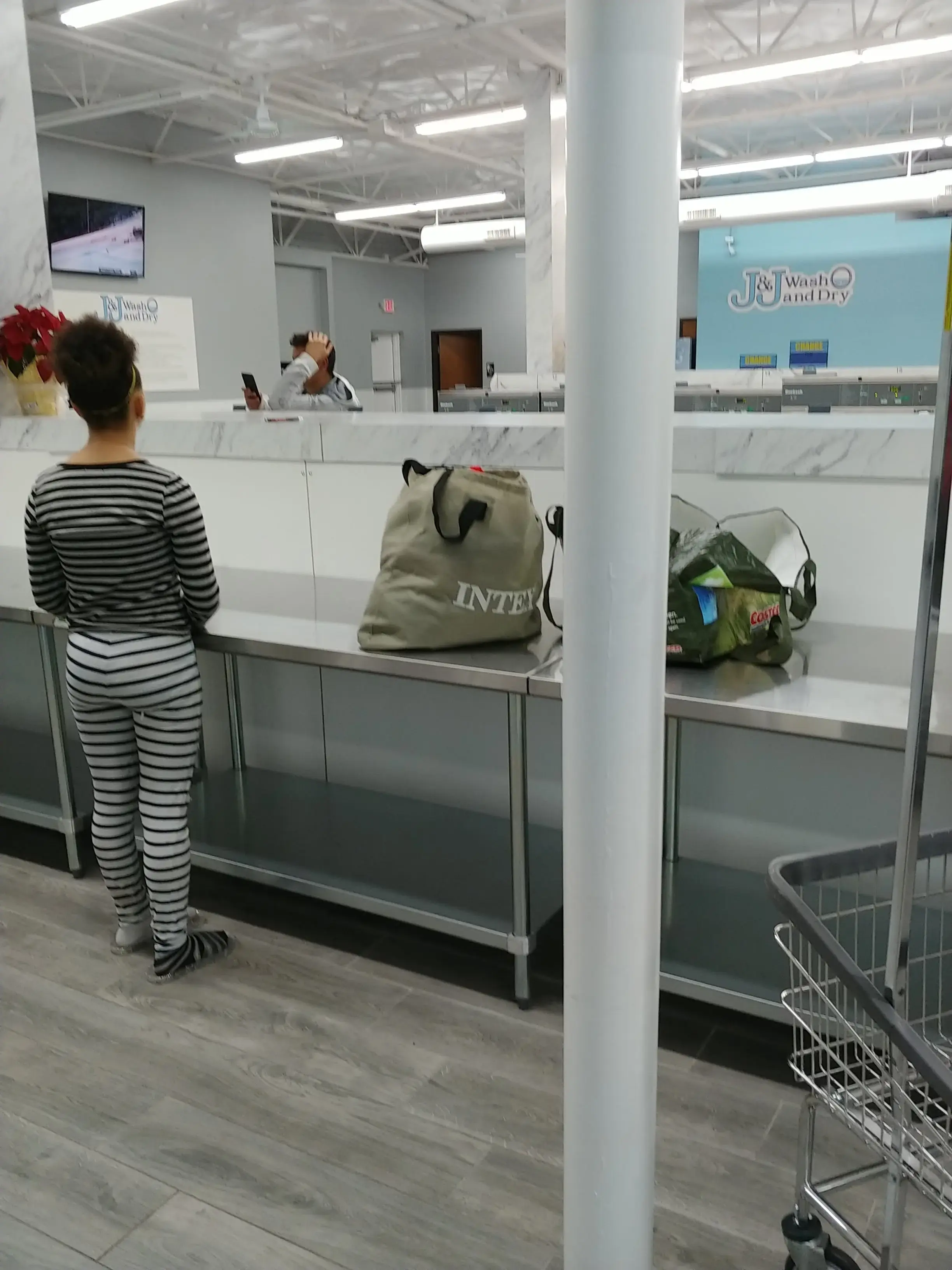 J&J Wash and Dry - Image 17