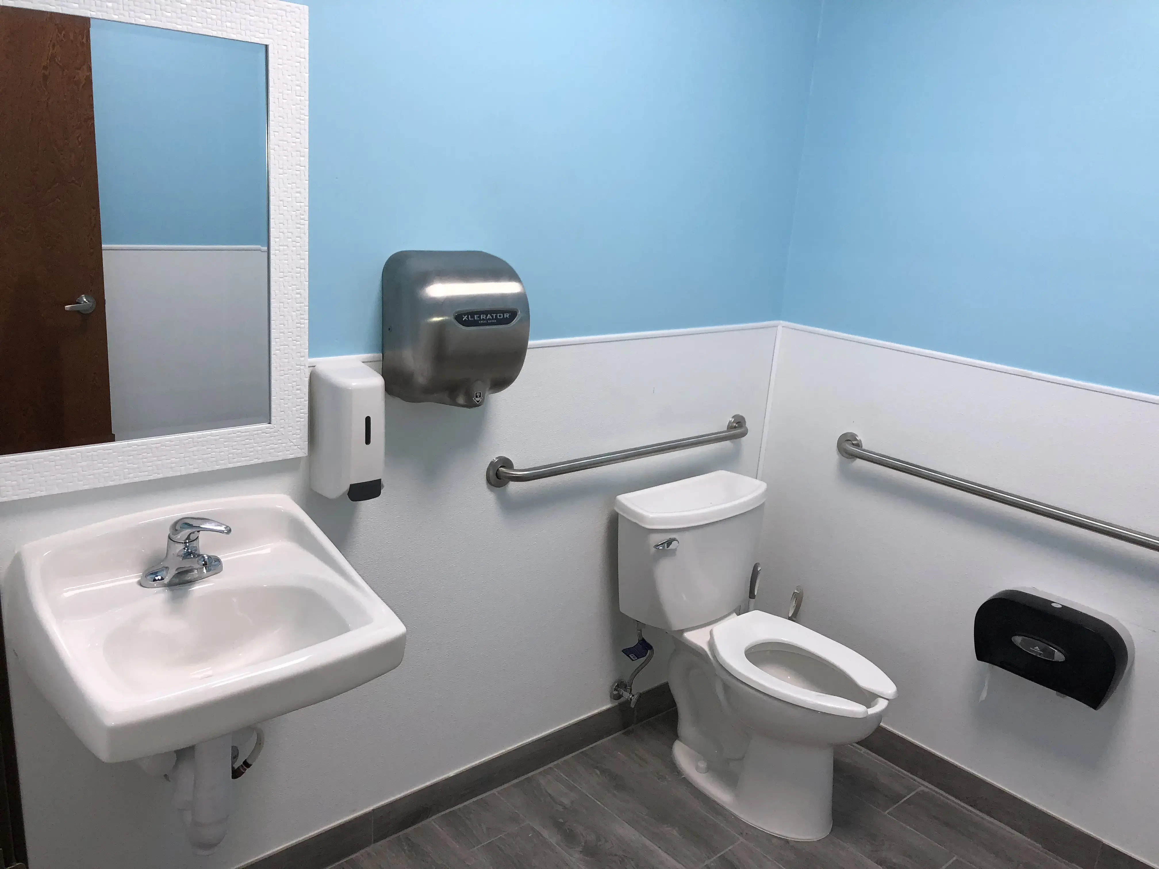 J&J Wash and Dry - Image 10