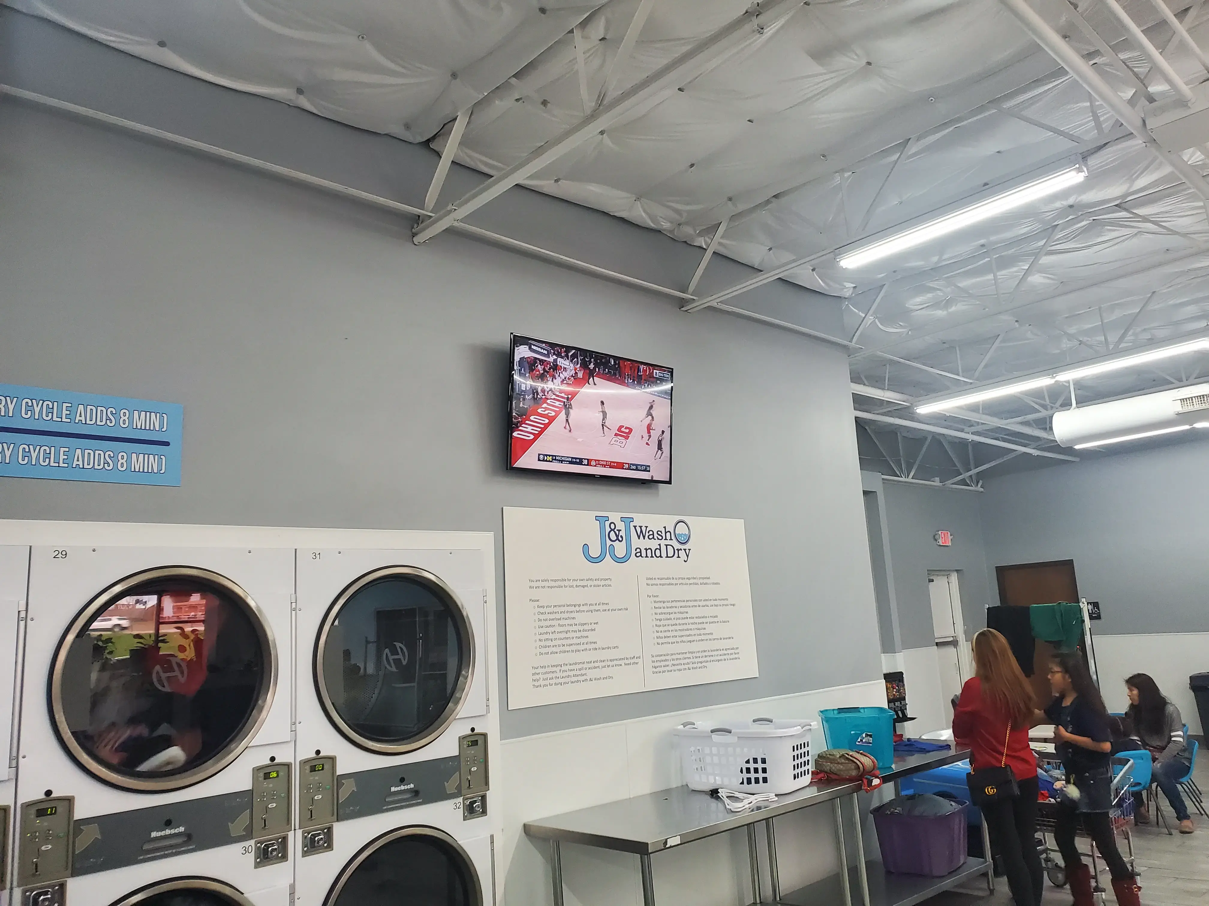 J&J Wash and Dry - Image 9