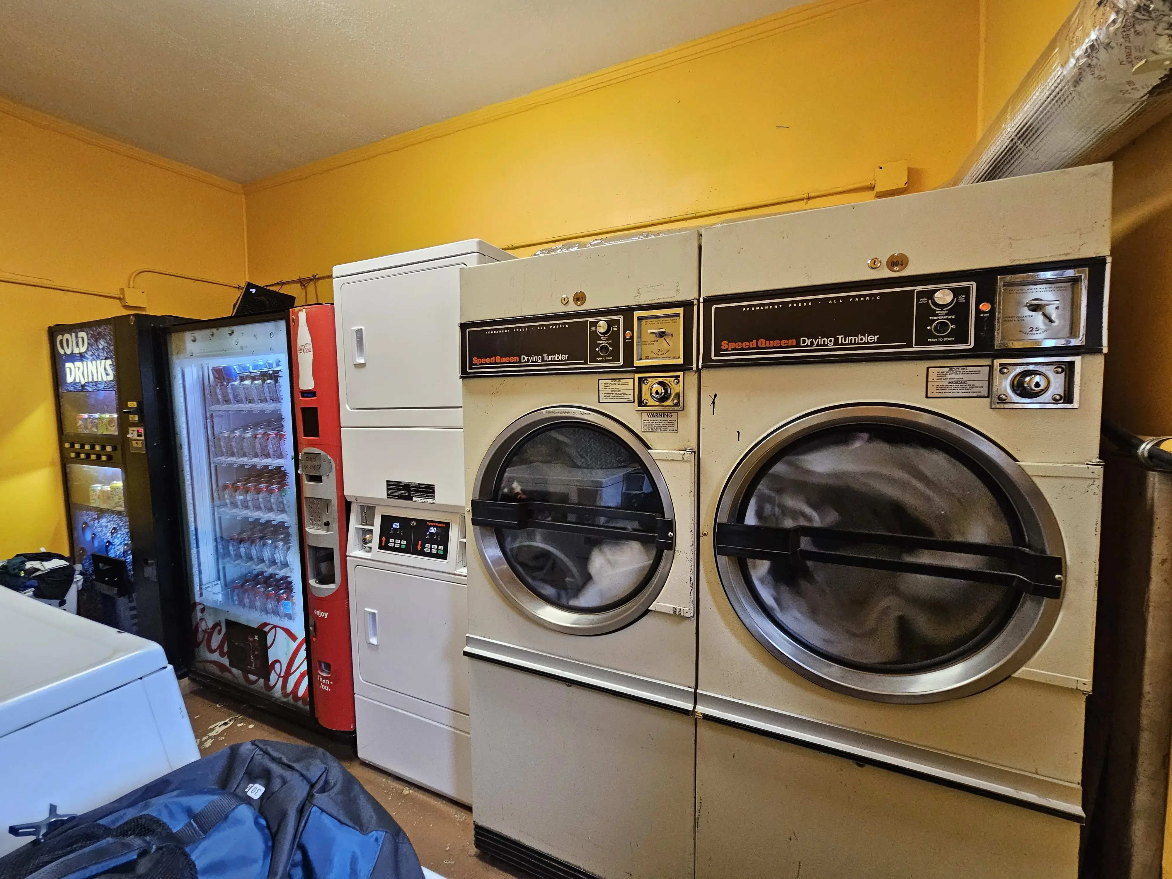 J&M Laundry Mat - Image 1