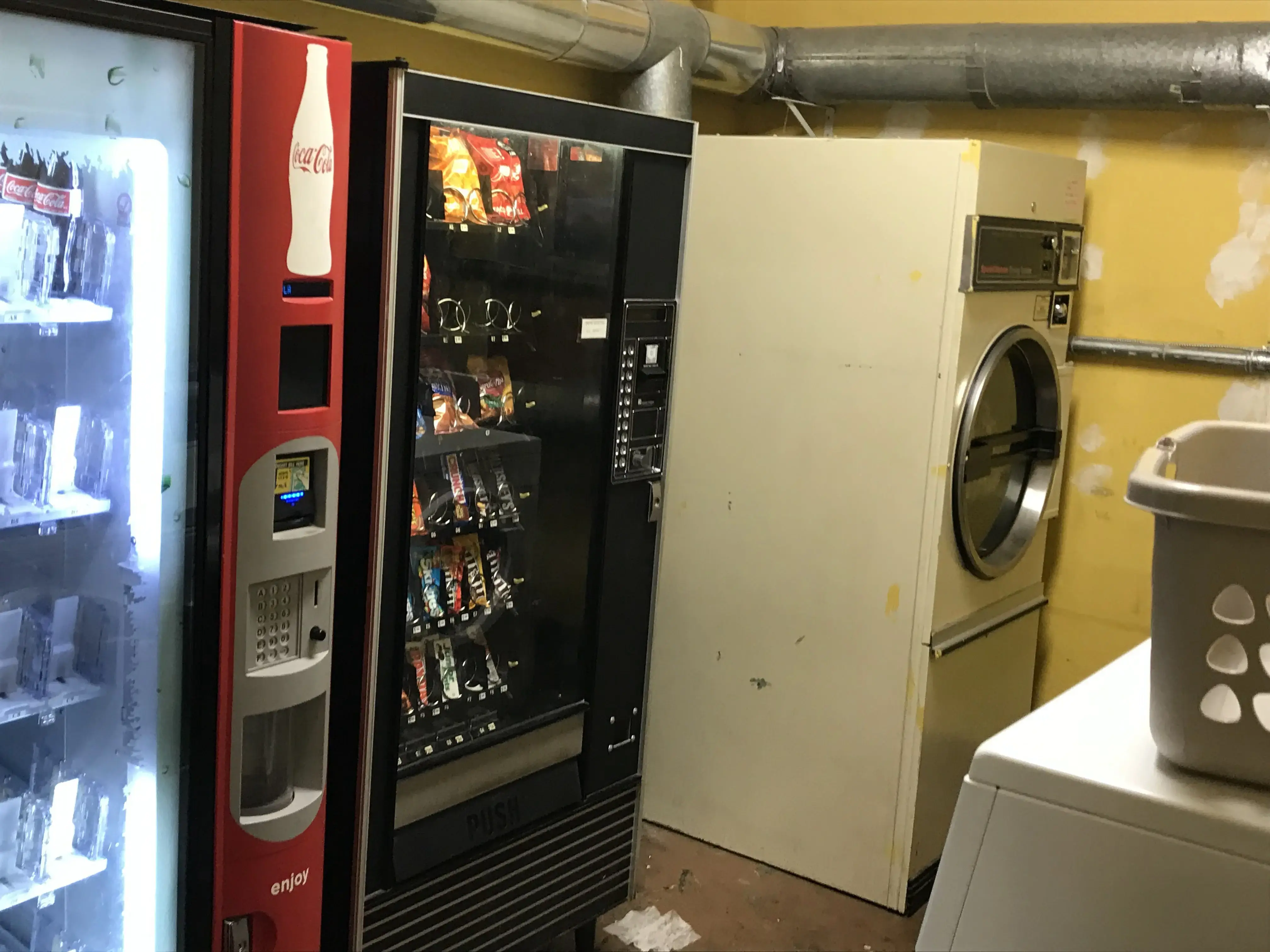 J&M Laundry Mat thumbnail 6