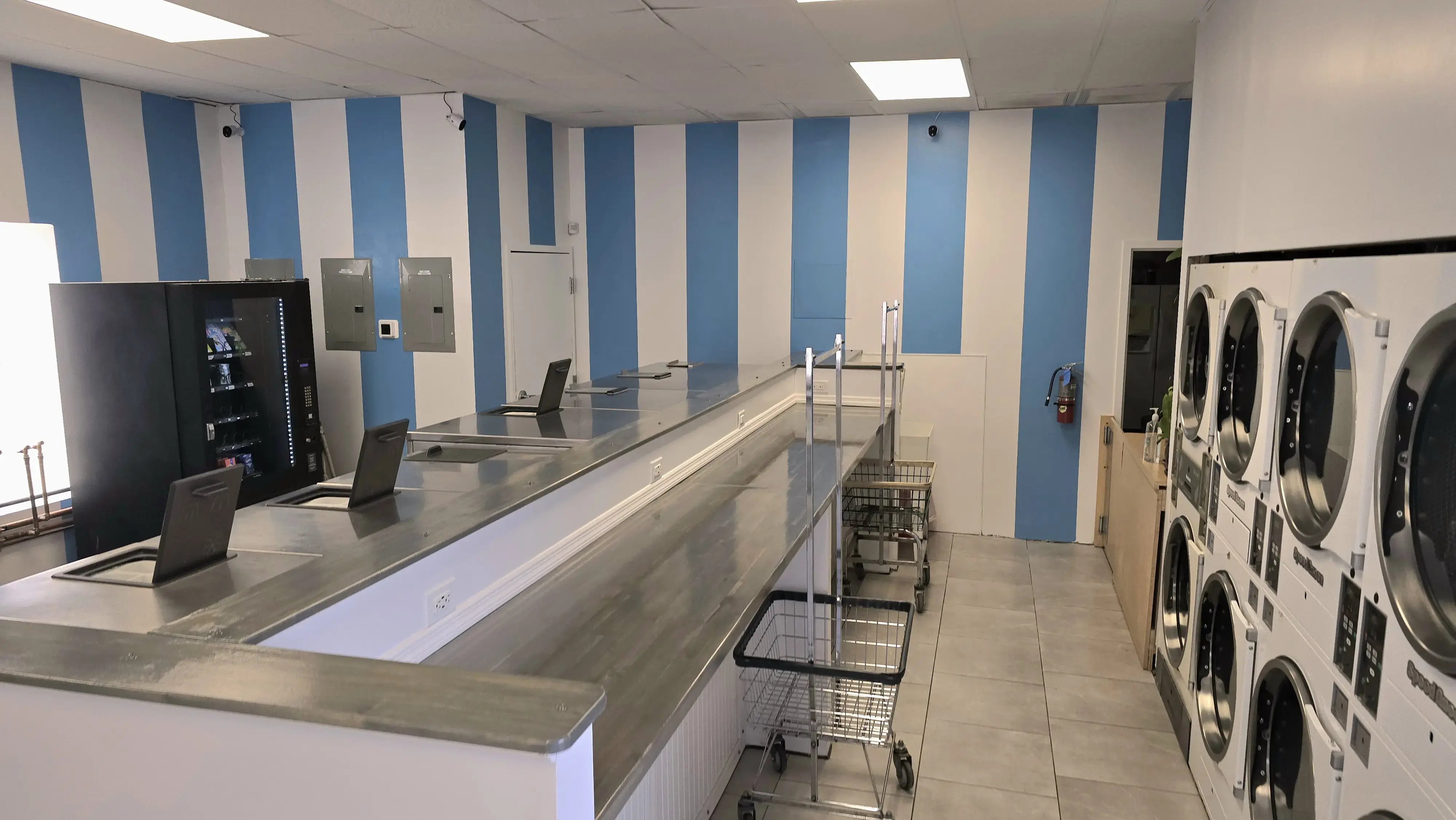 Jo-Ann's Laundromat - Image 6