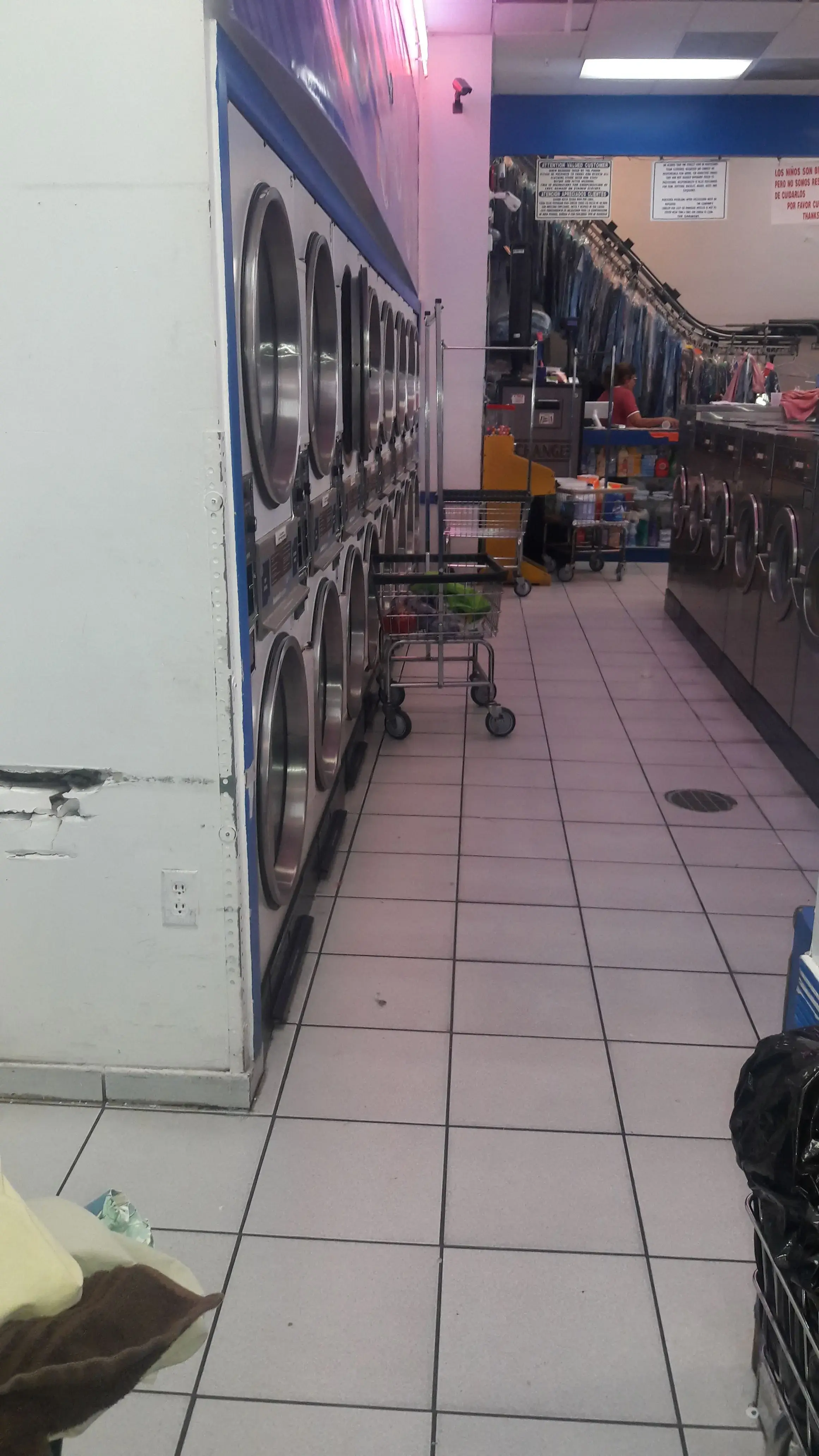 Joanny Coin Laundry, Wash And Fold, Dry Cleaning - Image 15