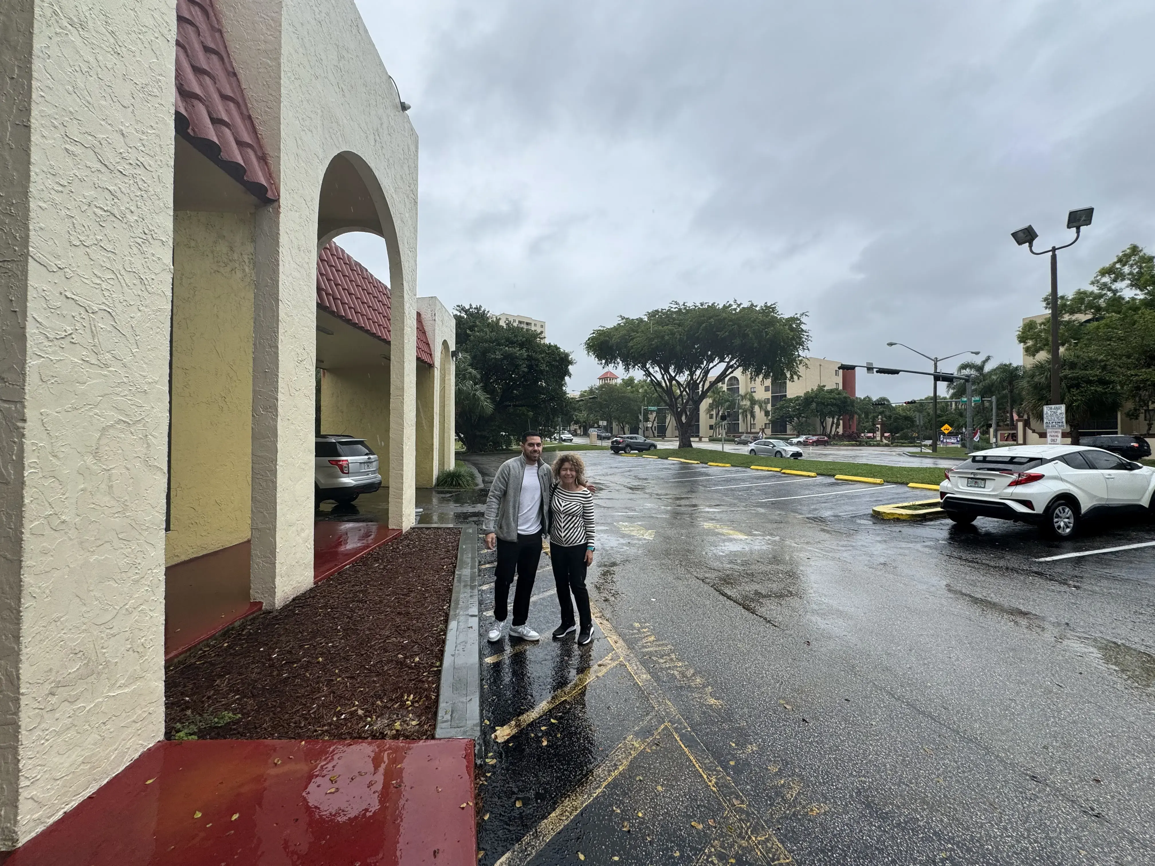 Joanny Coin Laundry, Wash And Fold, Dry Cleaning - Image 10