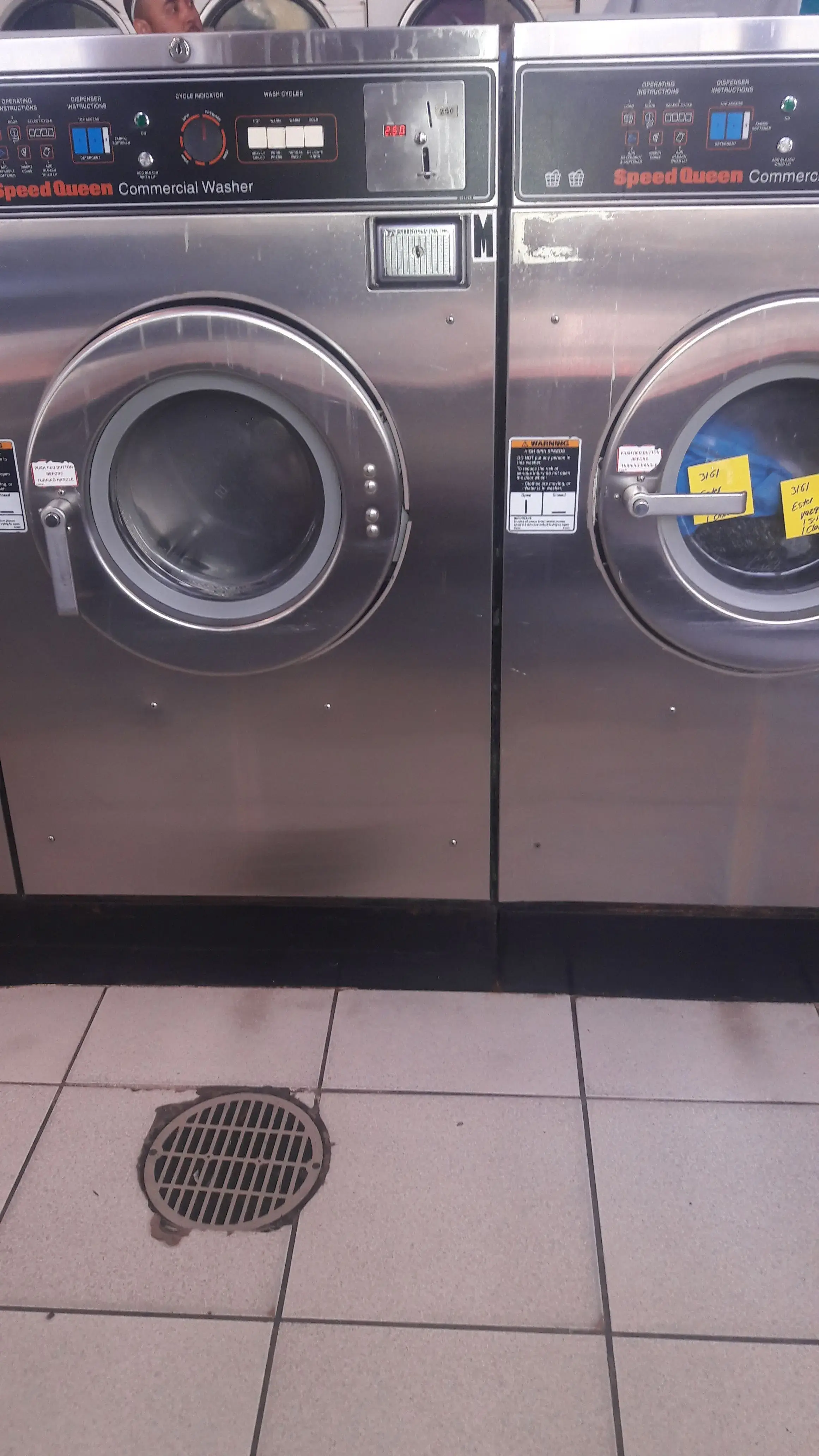 Joanny Coin Laundry, Wash And Fold, Dry Cleaning - Image 13