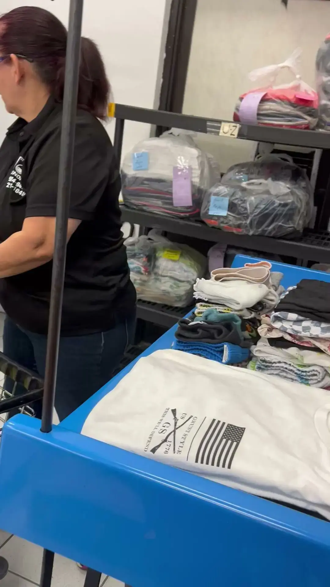 Joanny Coin Laundry, Wash And Fold, Dry Cleaning thumbnail 20