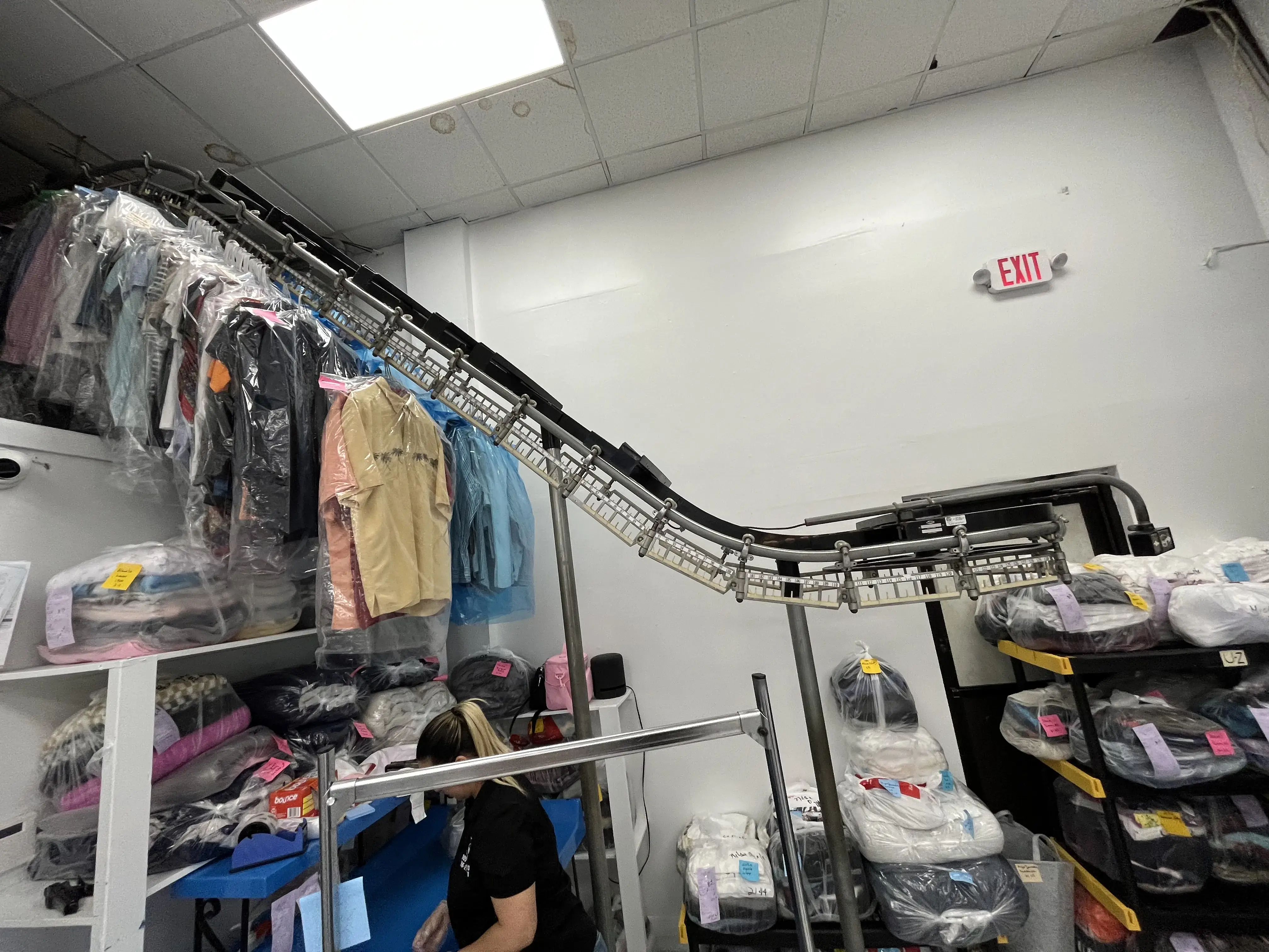 Joanny Coin Laundry, Wash And Fold, Dry Cleaning - Image 2