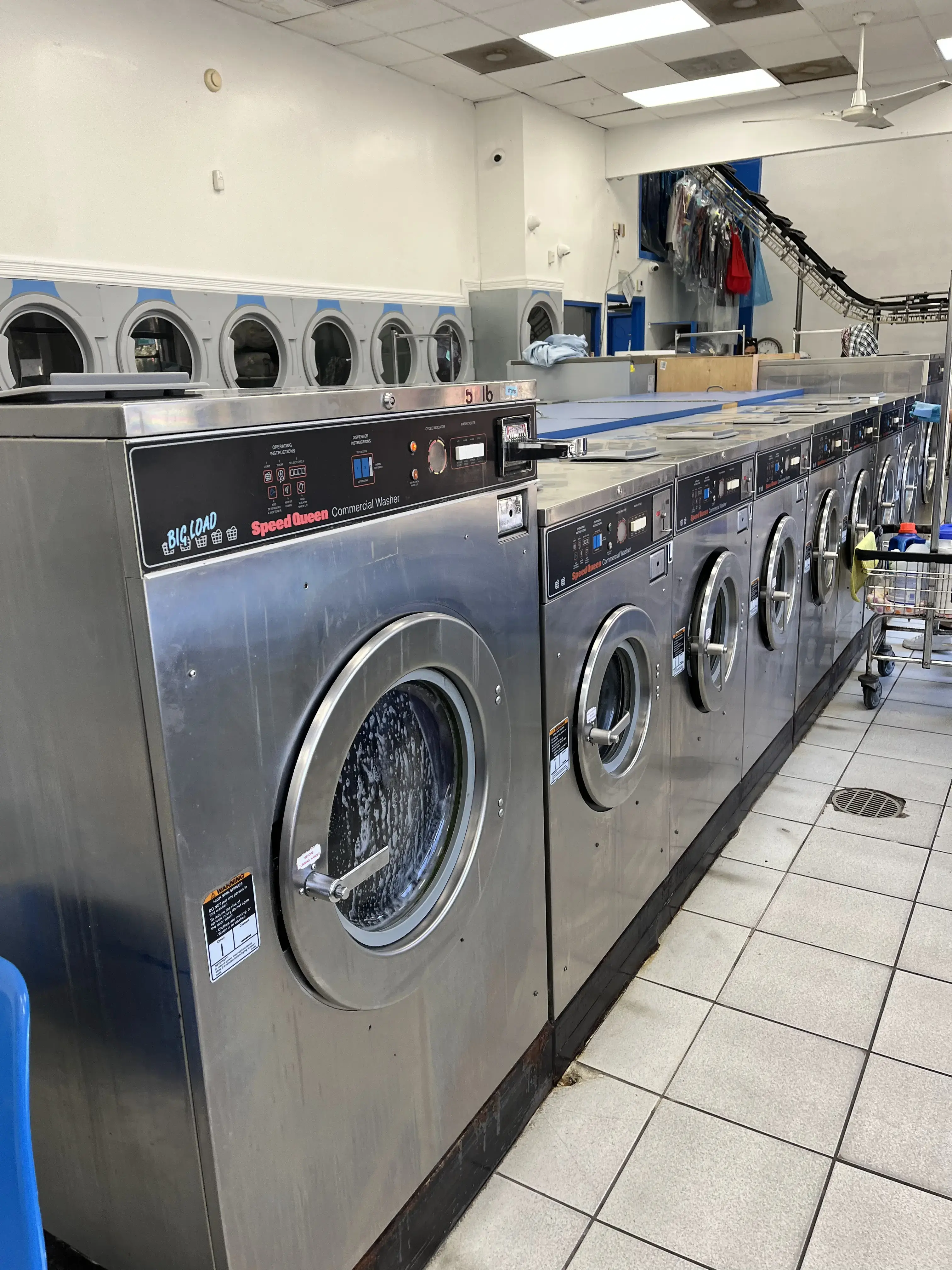 Joanny Coin Laundry, Wash And Fold, Dry Cleaning - Image 4