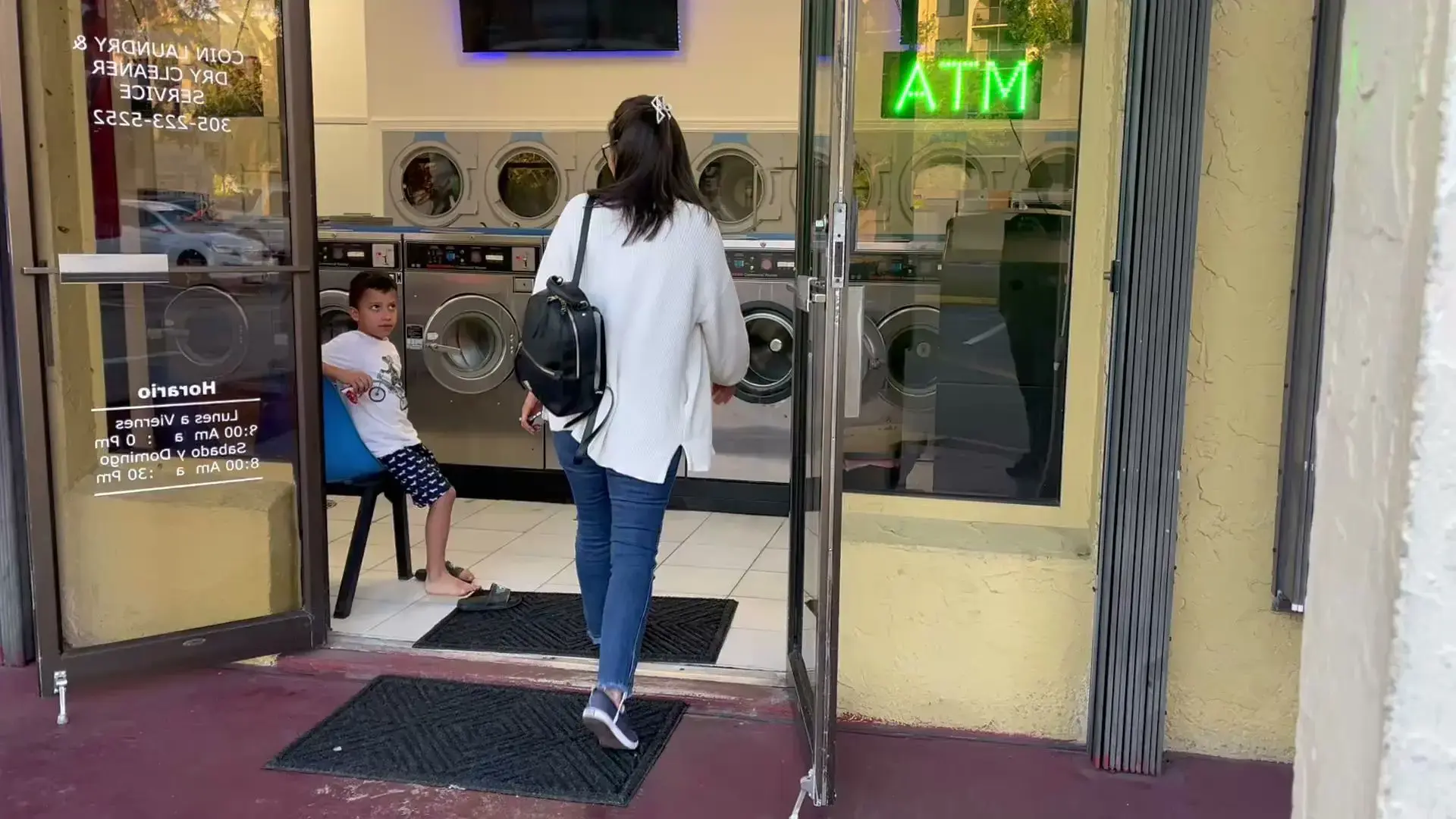 Joanny Coin Laundry, Wash And Fold, Dry Cleaning thumbnail 7