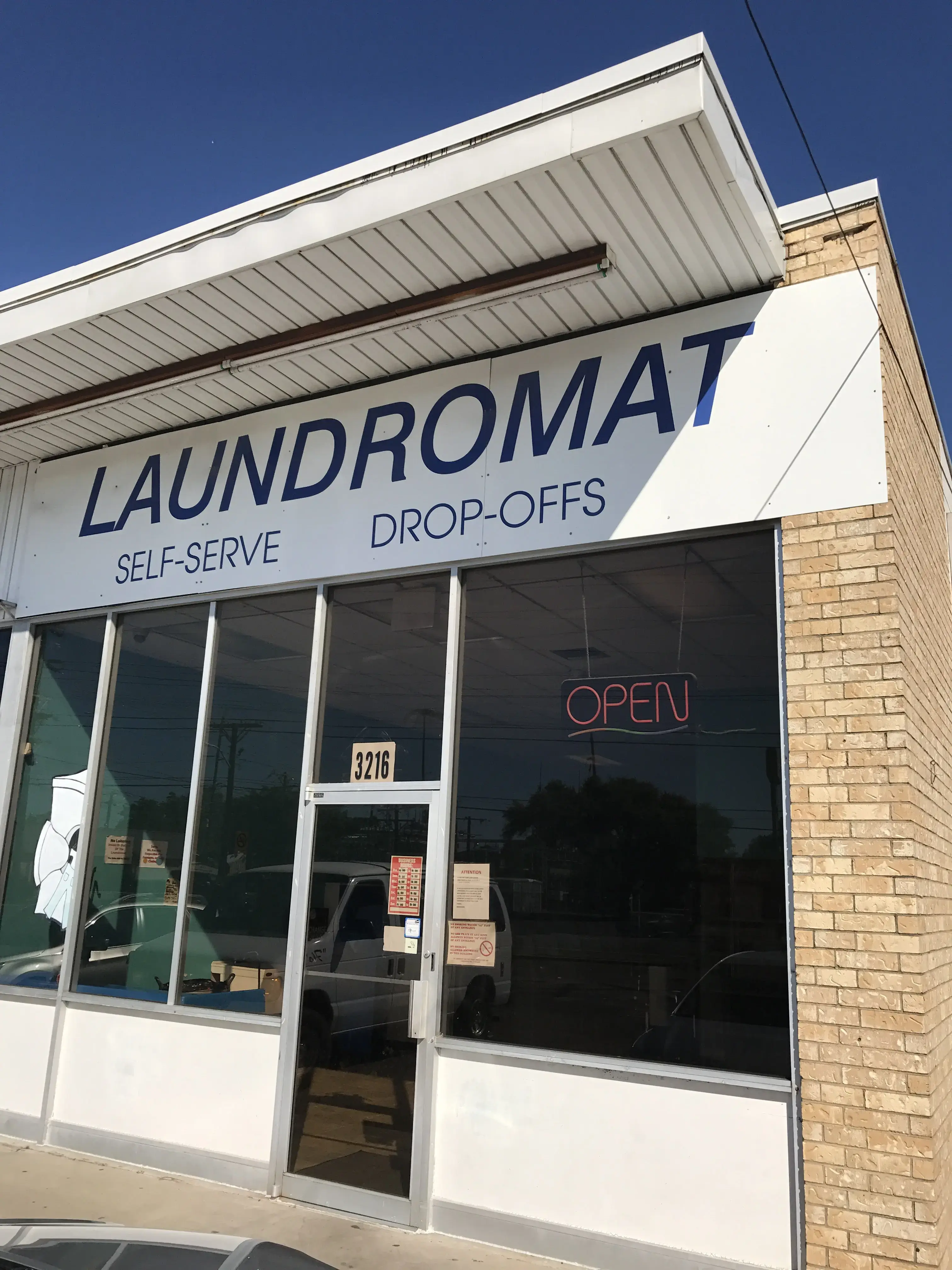 Johnston St Coin Laundry - Image 15