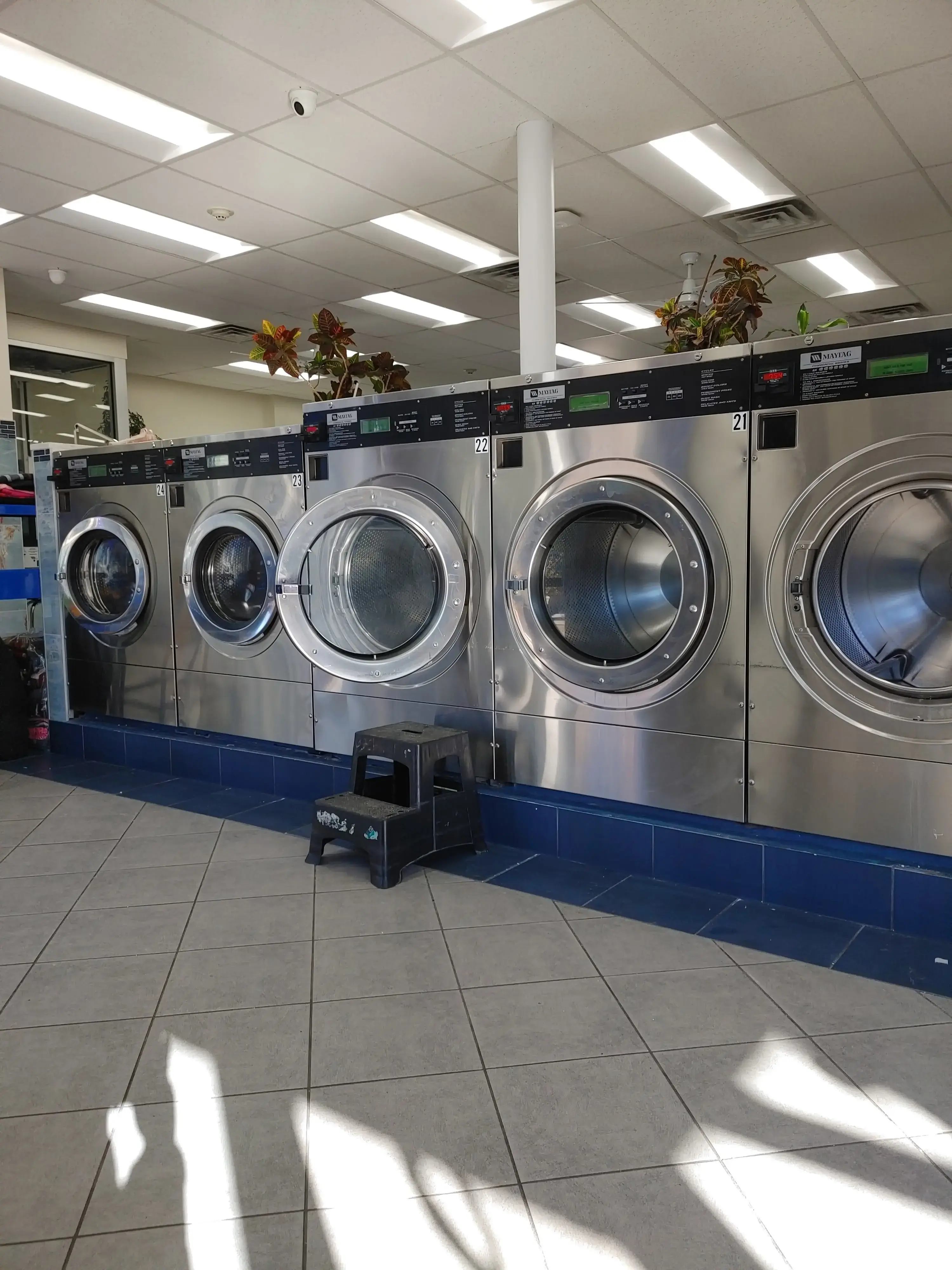 JOMAR Maytag Laundromat thumbnail 3