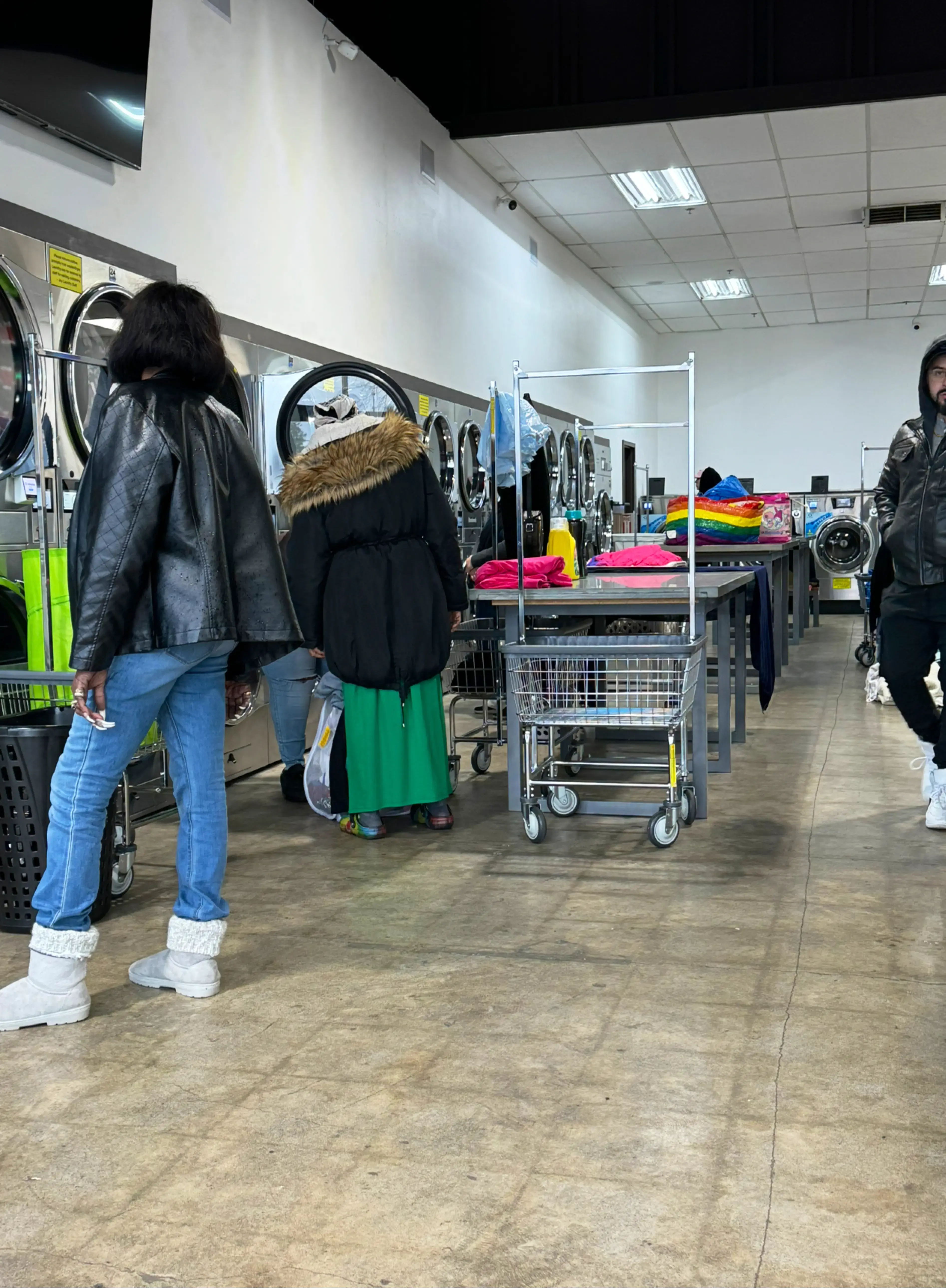 Joy Laundry - Carmichael | Self Serve, Wash & Fold, Dry Cleaning, & Pickup/Delivery Services thumbnail 9