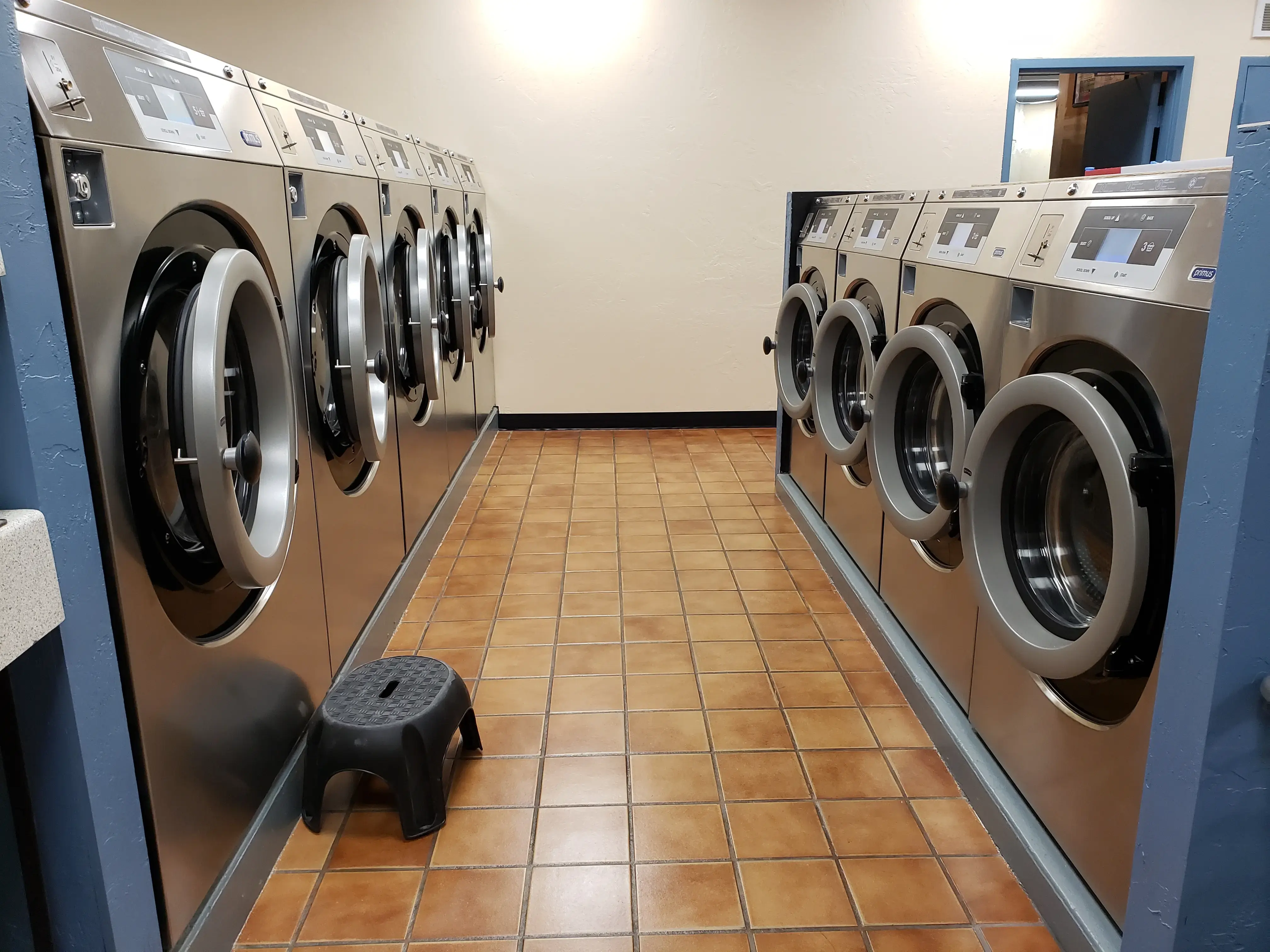 J's Laundry - Image 9
