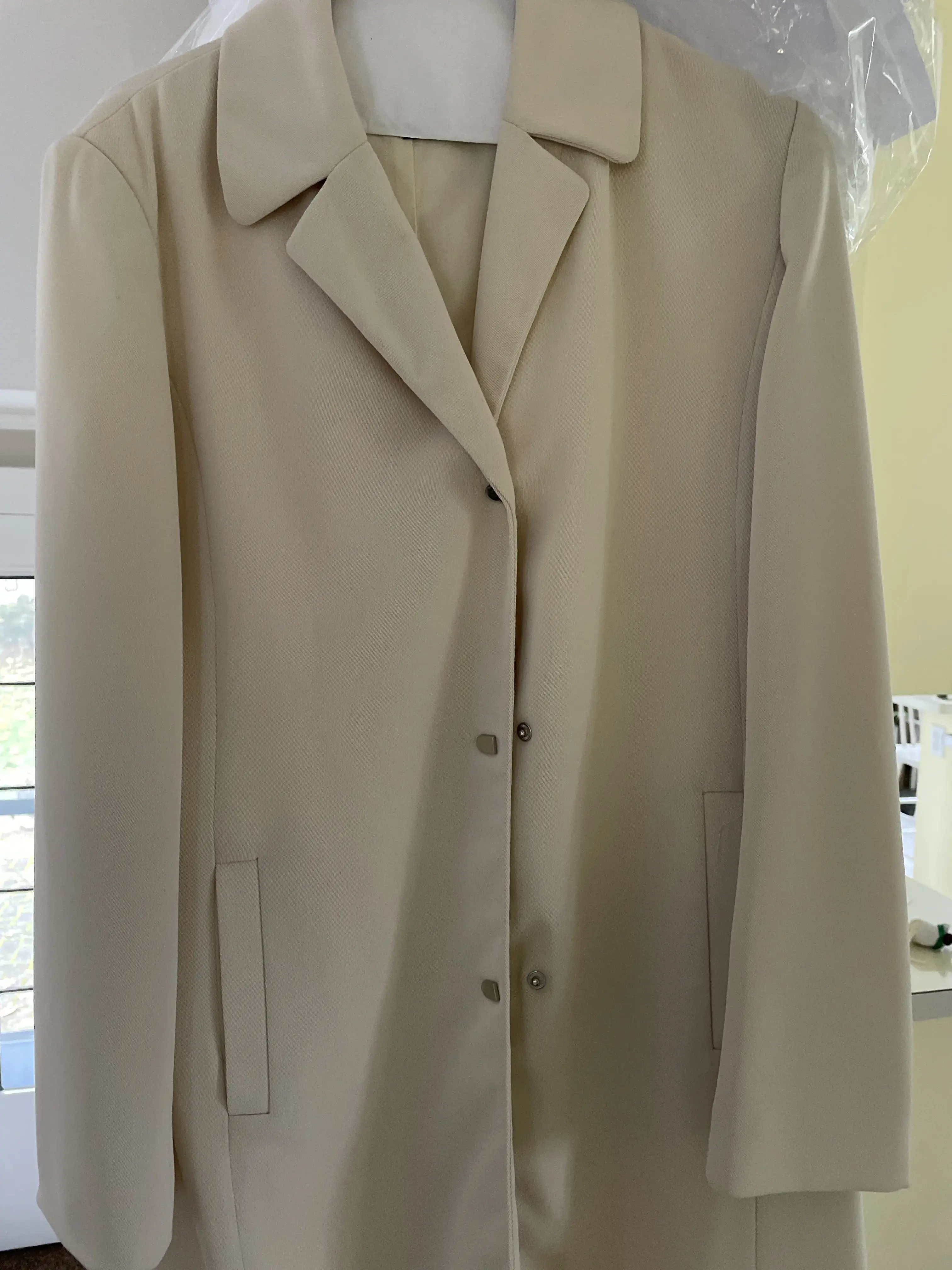 Julian's Dry Cleaners - Blossom Road thumbnail 14