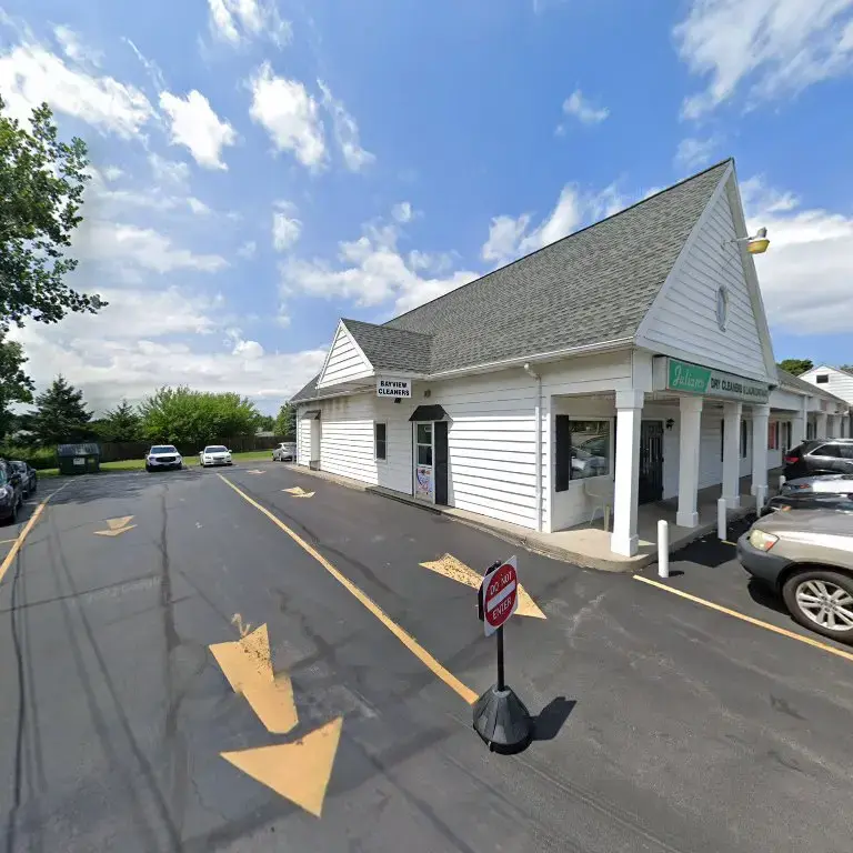 Julian's Dry Cleaners & Laundromat - Image 15