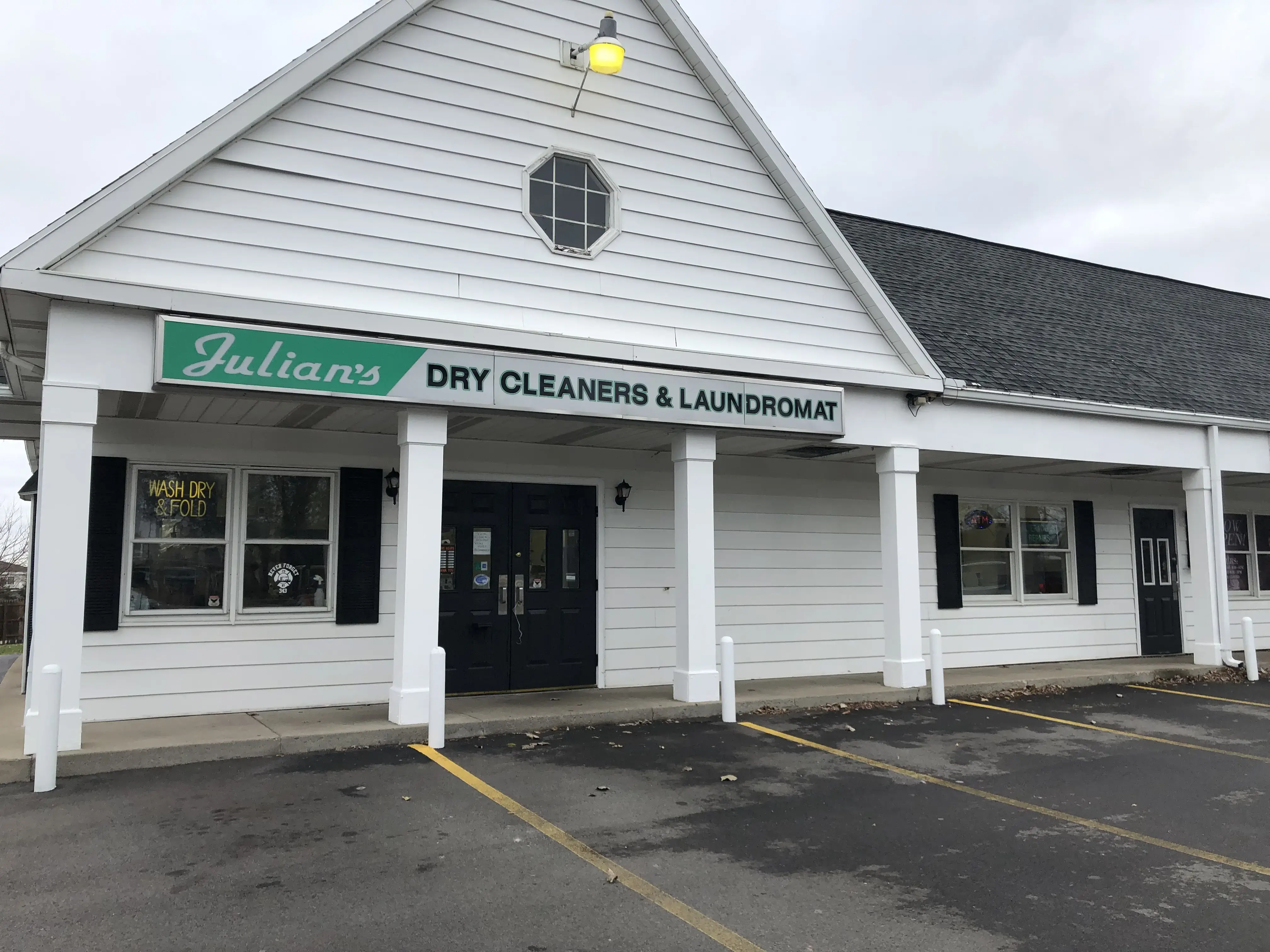 Julian's Dry Cleaners & Laundromat location