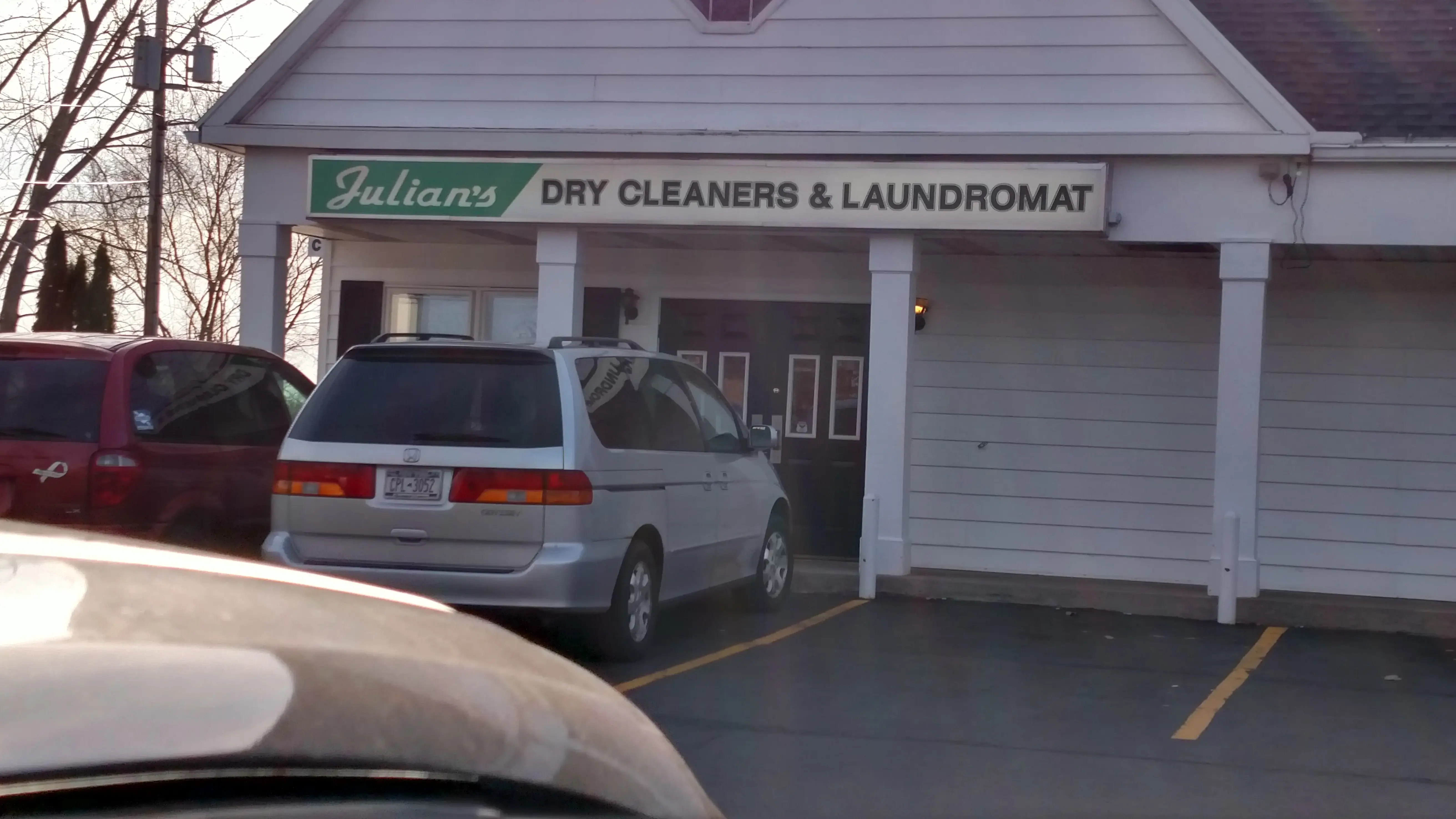 Julian's Dry Cleaners & Laundromat - Image 4