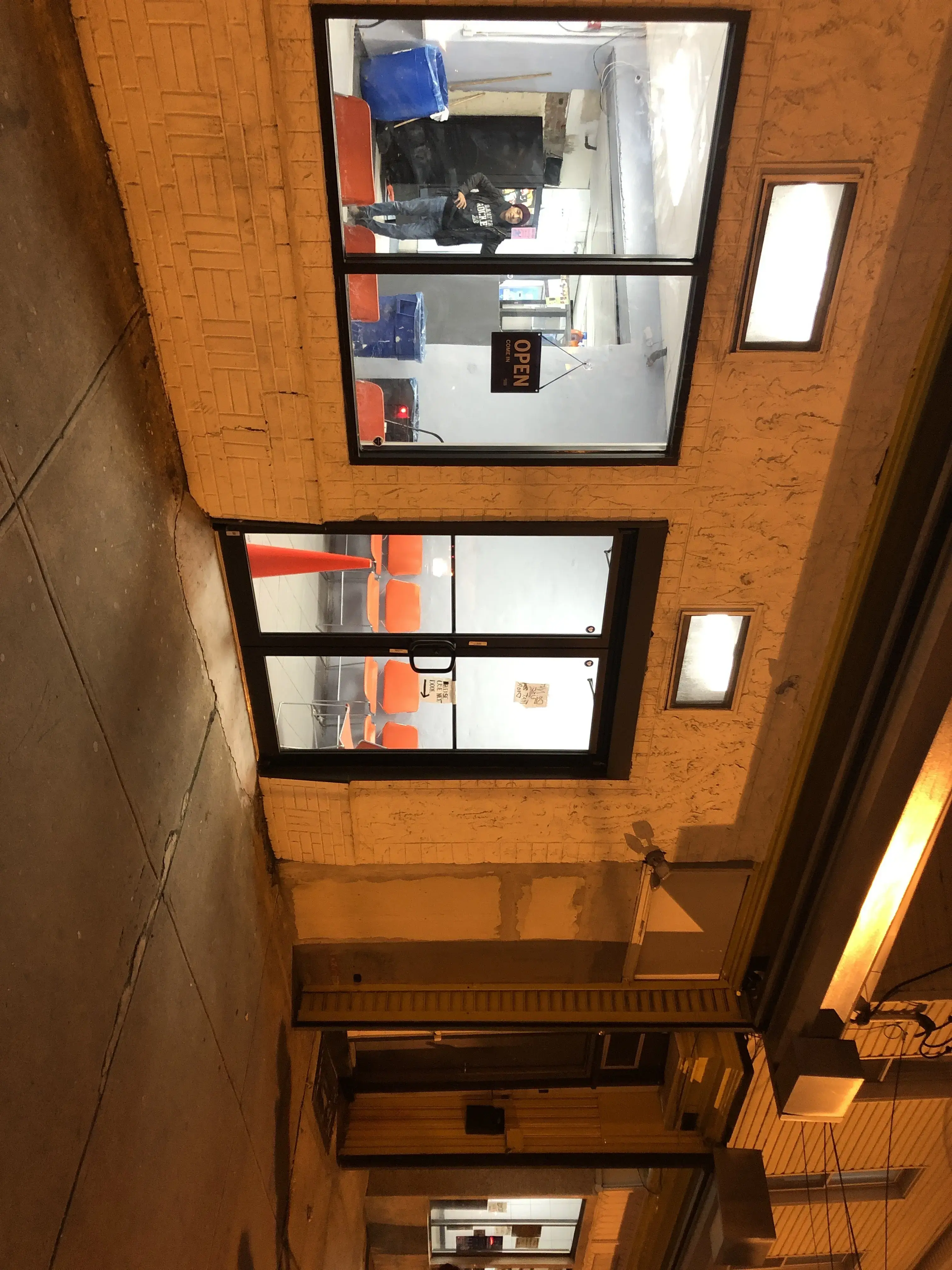 Junction Laundromat - Image 10