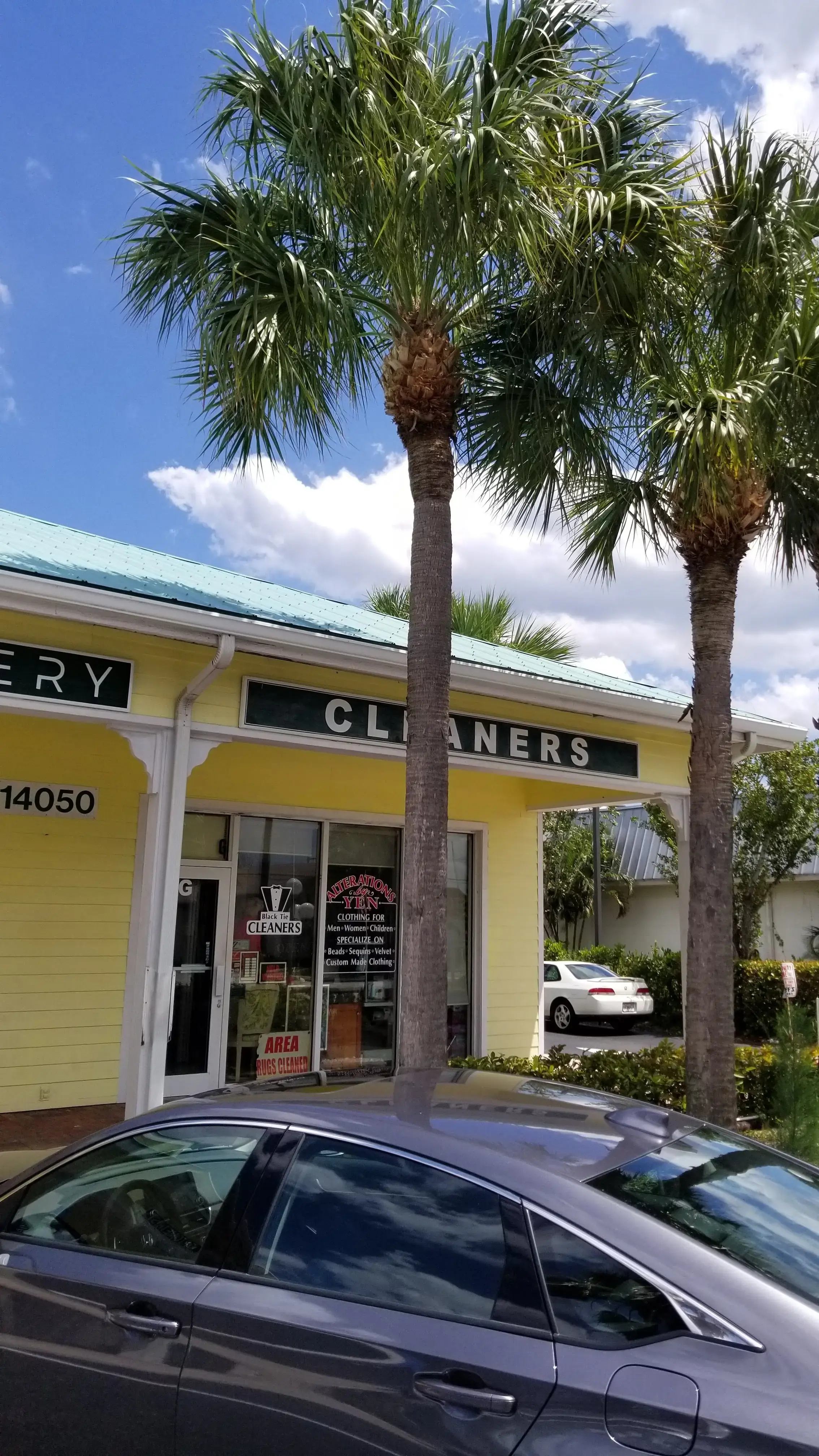 Juno Beach's Hometown Cleaners & Tailors (formerly Black Tie Cleaners) thumbnail 3