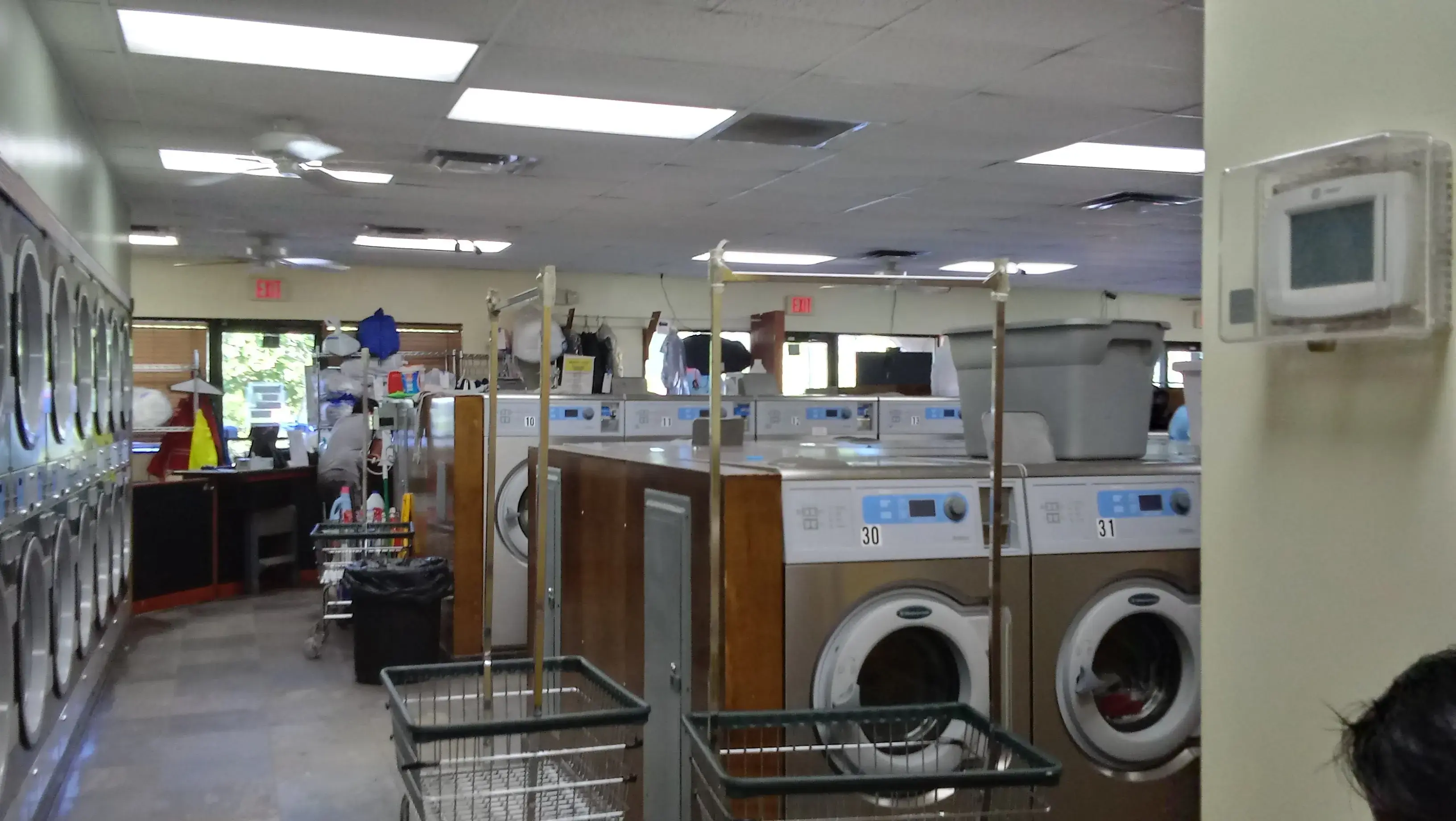 Jupiter Laundry thumbnail 5