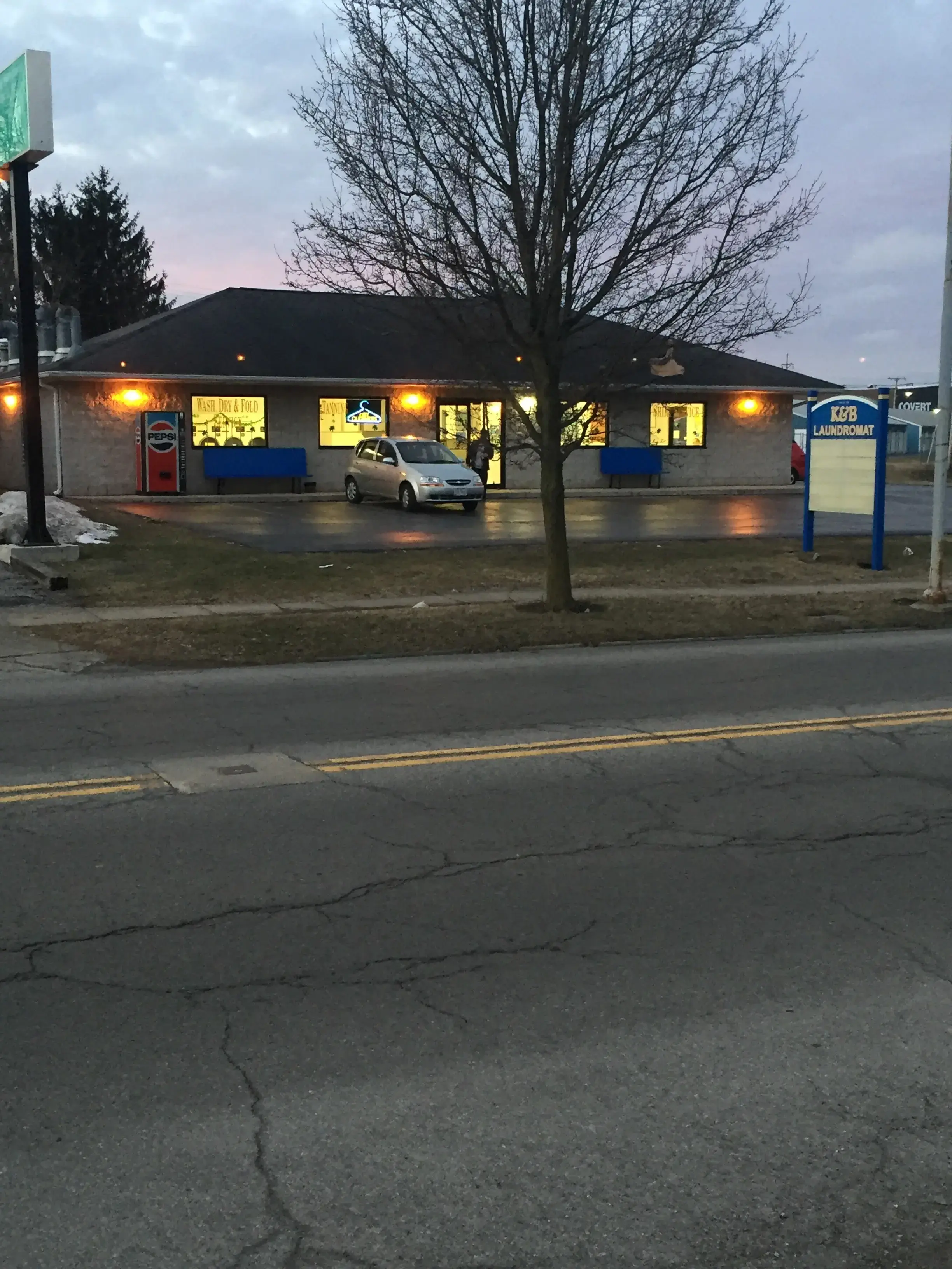 K & B Laundromat & Dry Cleaner - Image 3