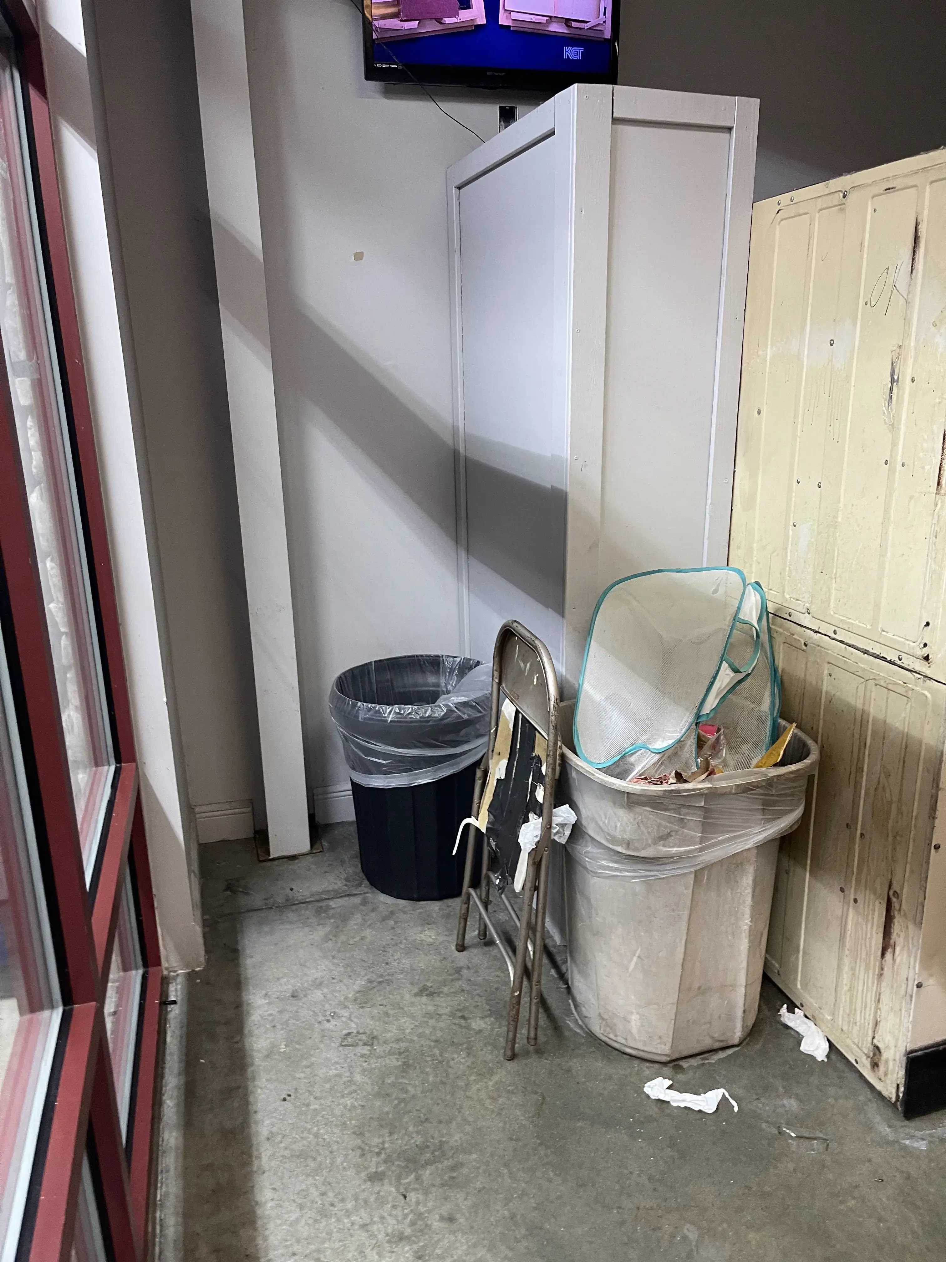 K & R Coin Laundry - Image 3