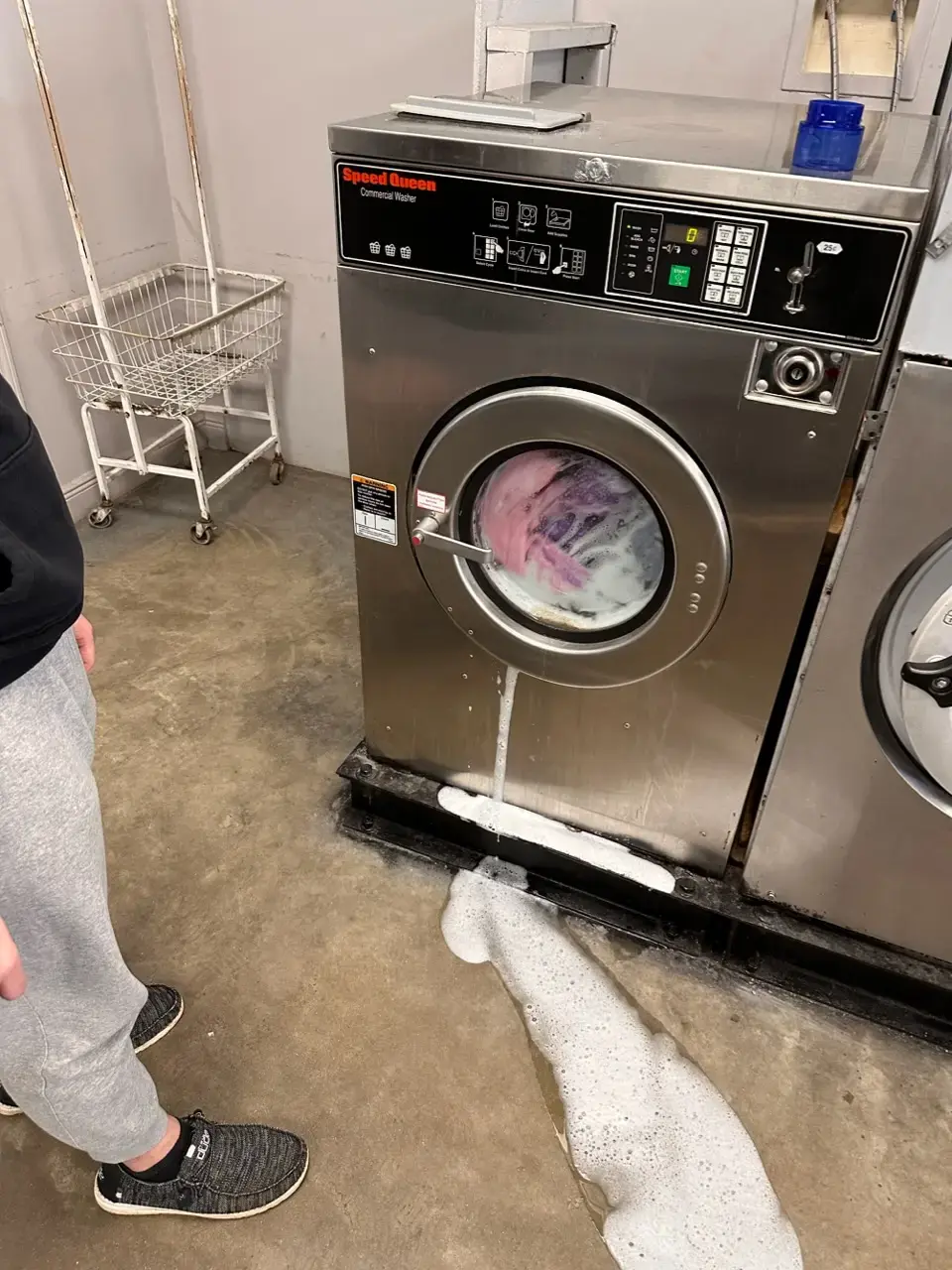 K & R Coin Laundry - Image 2