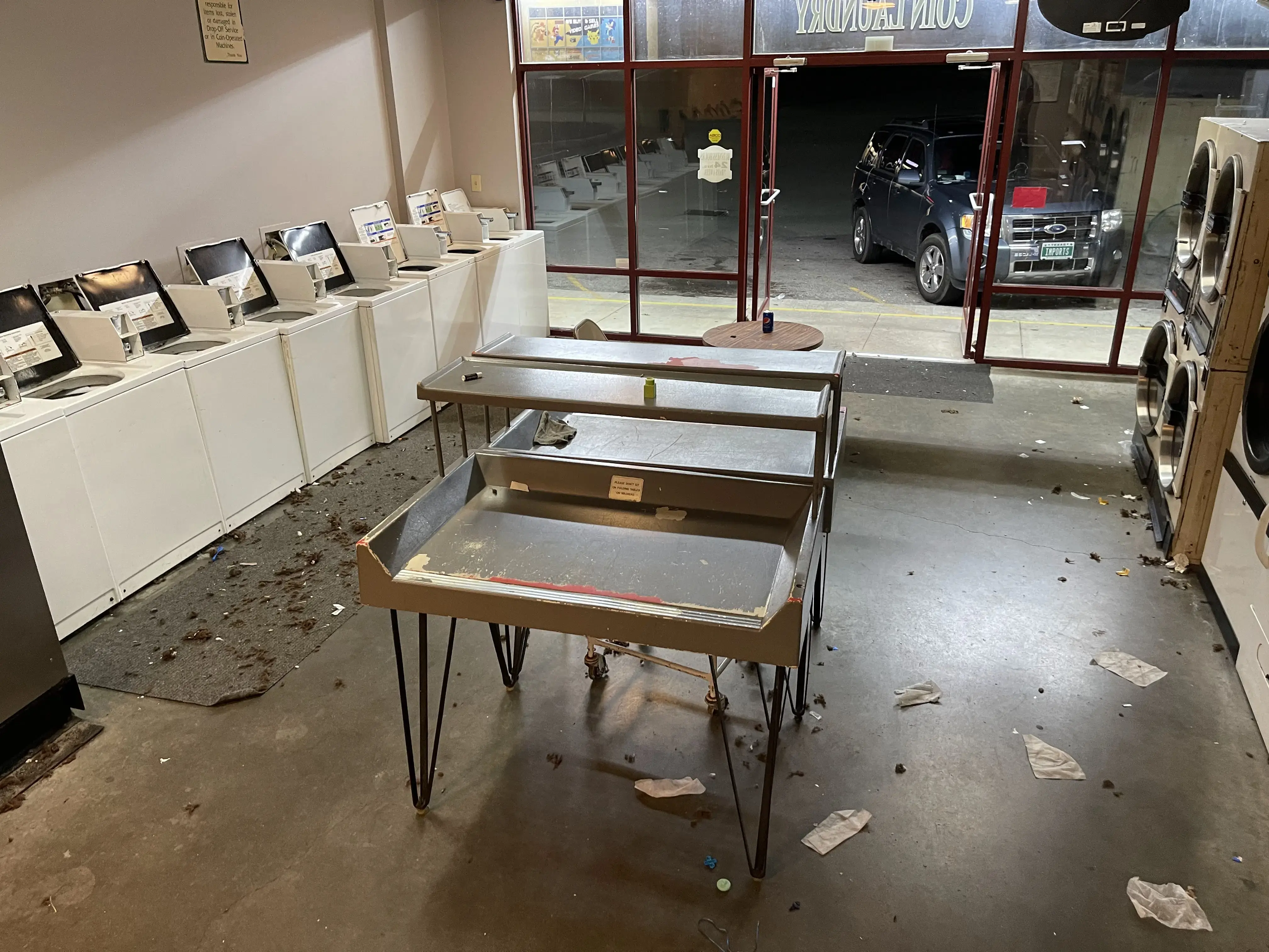 K & R Coin Laundry - Image 4