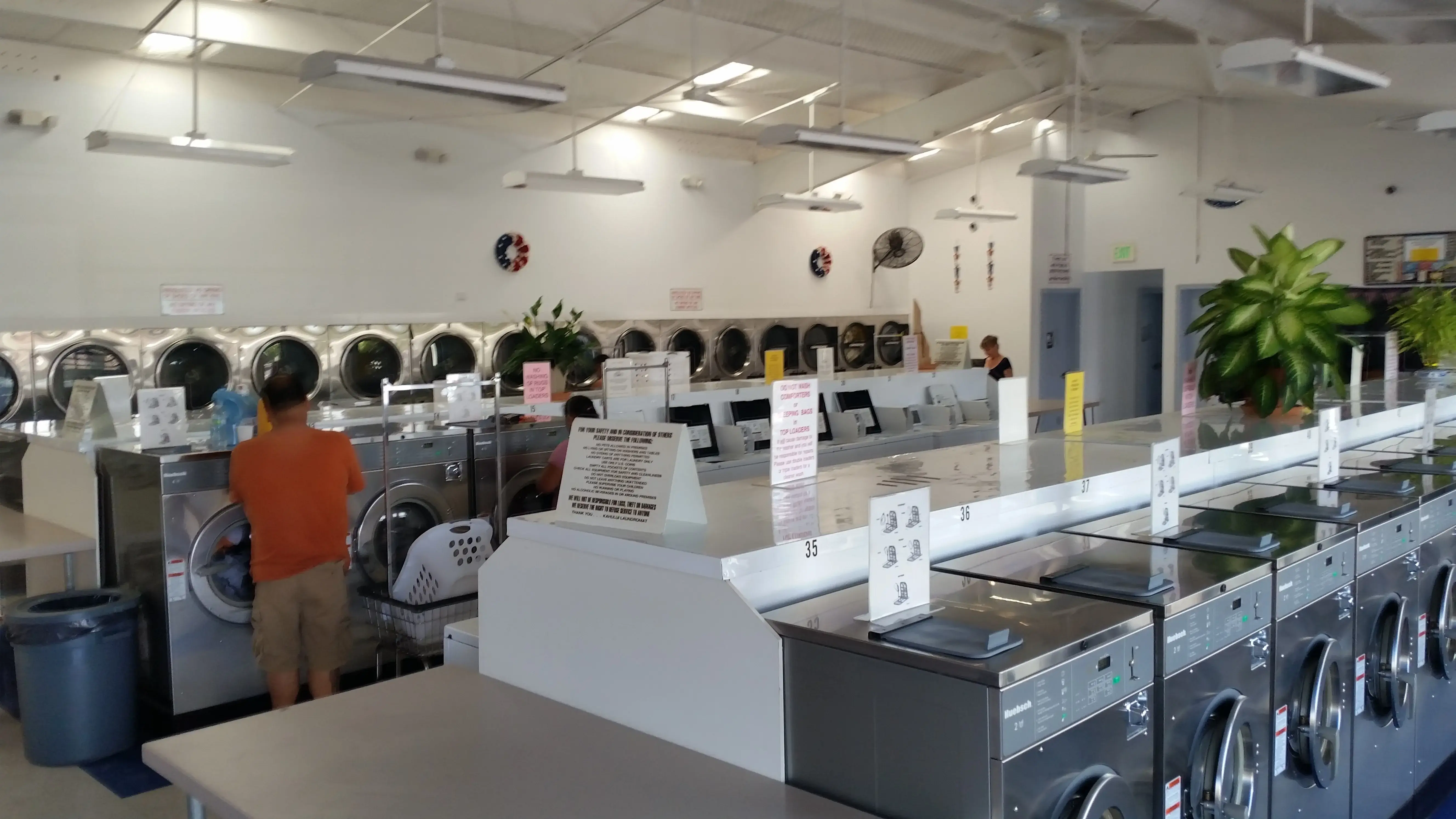 Kahului Laundromat thumbnail 14