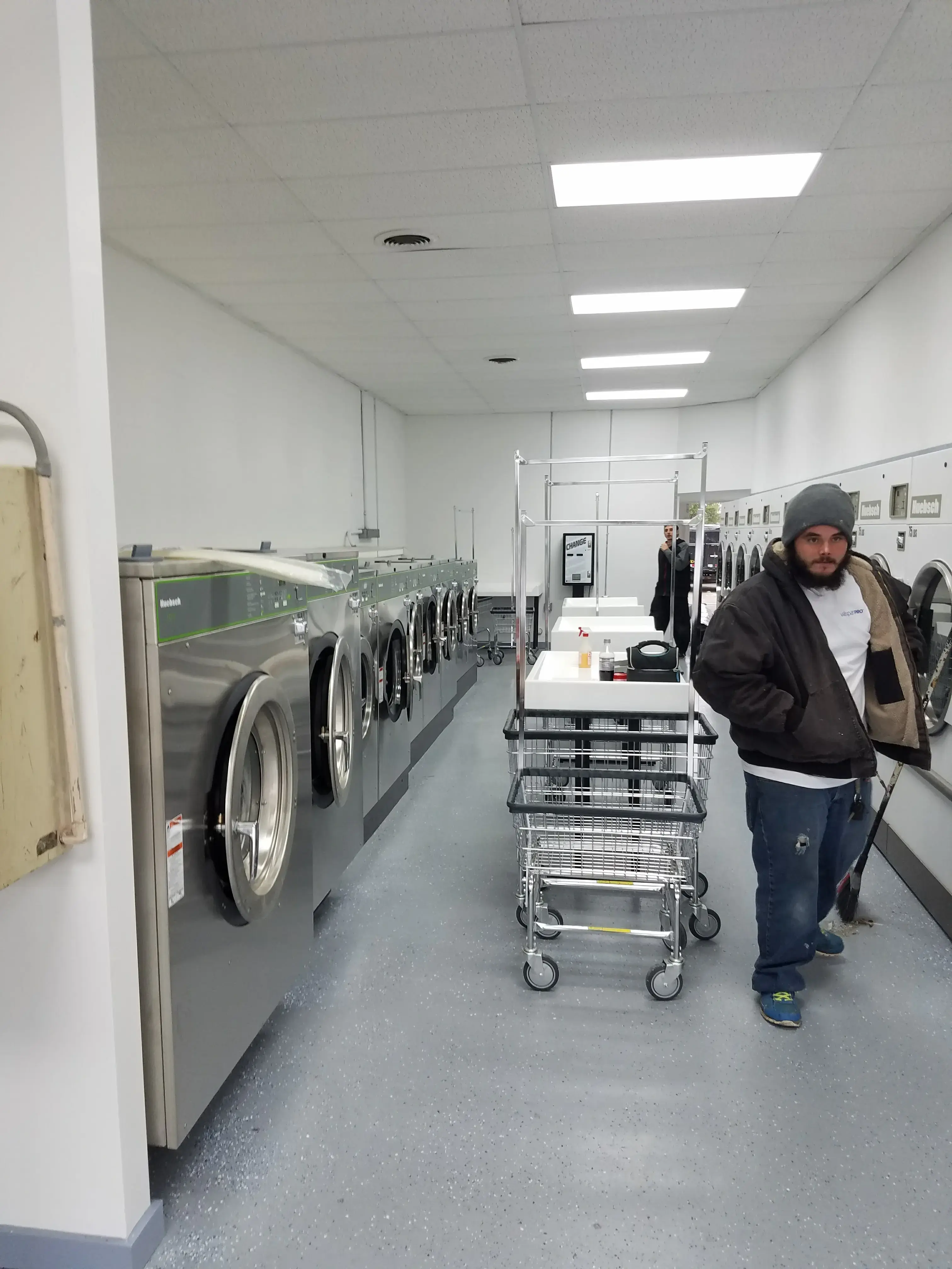 KAWASAKI COIN LAUNDRY AND DRY CLEANERS - Image 3