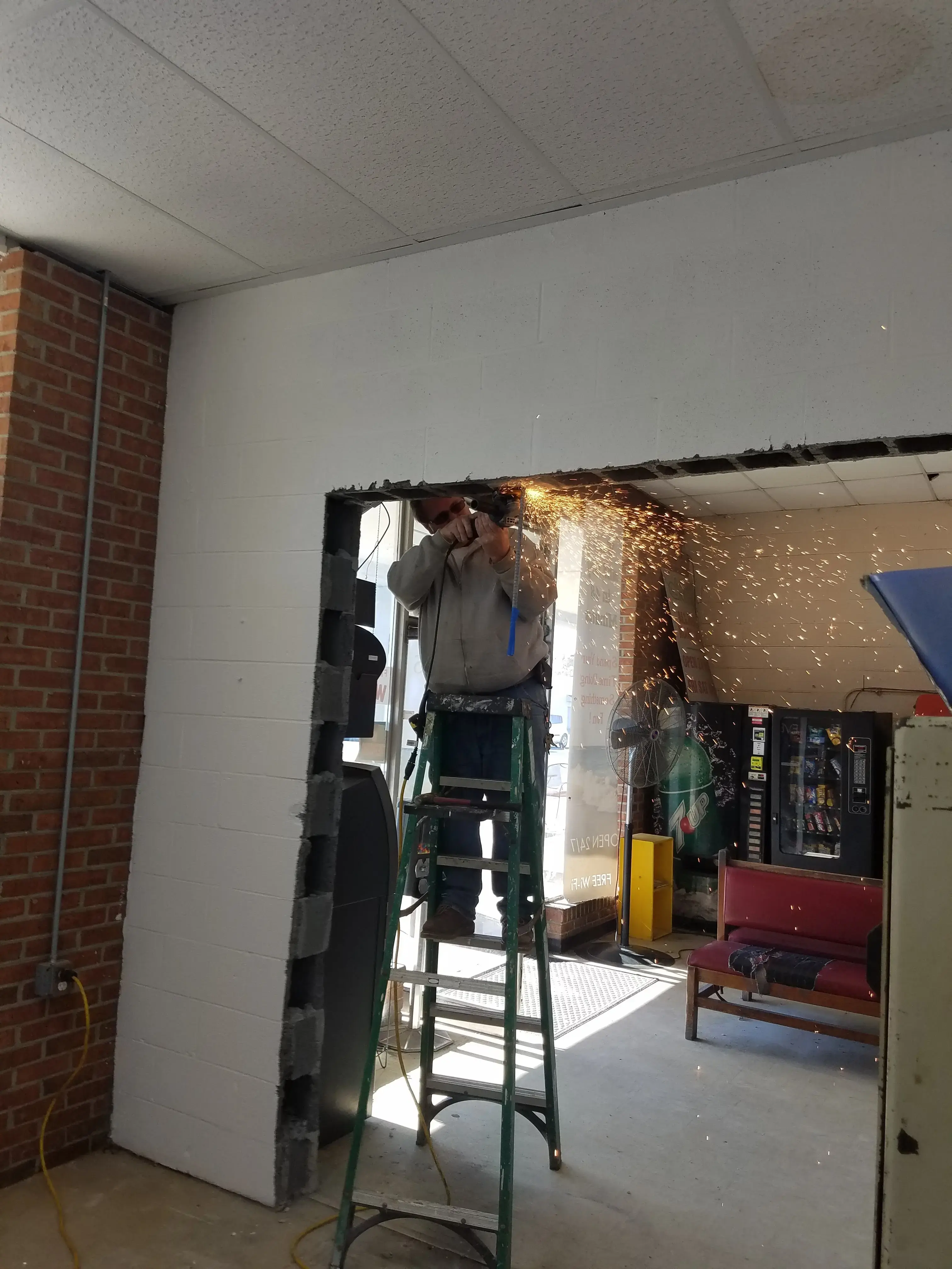 KAWASAKI COIN LAUNDRY AND DRY CLEANERS - Image 10